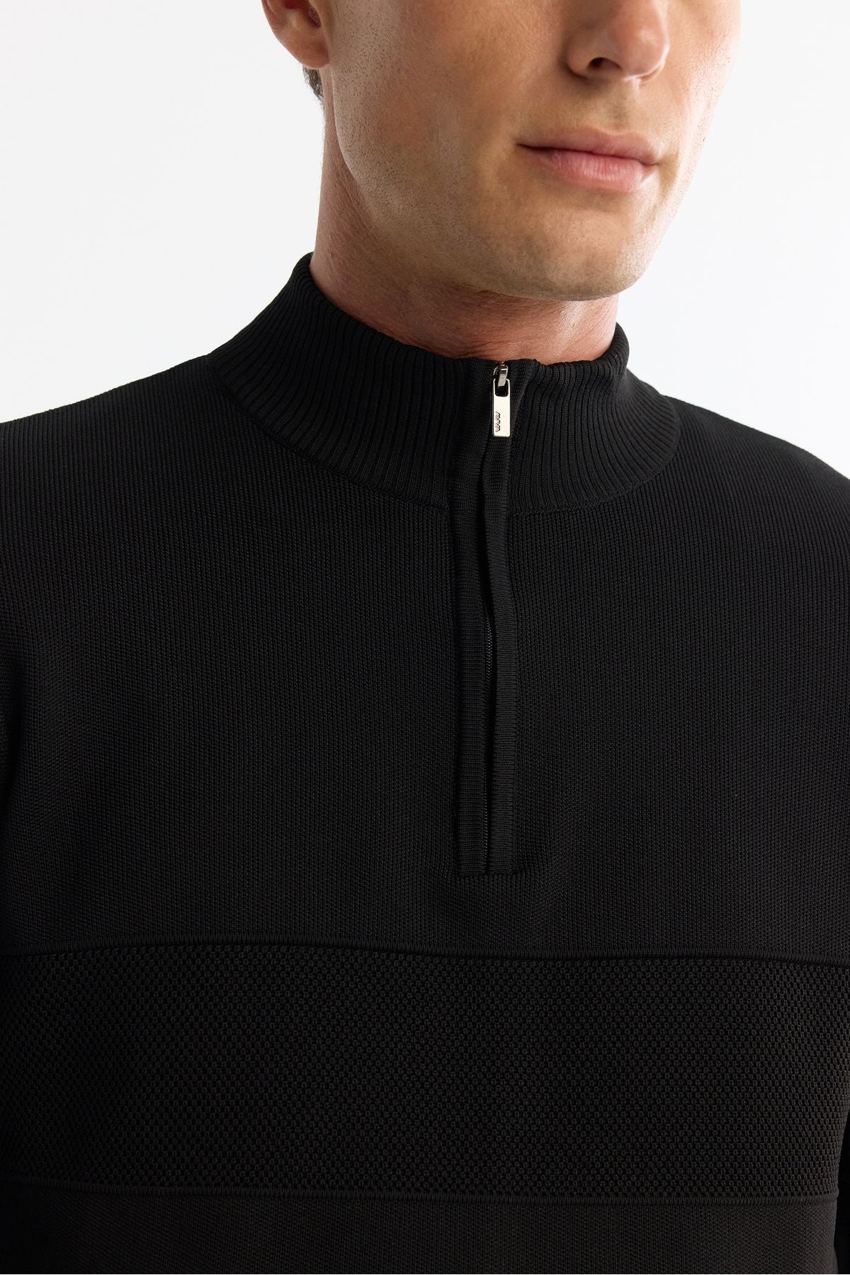 Men's black zipper upright collar front tissue detailed knitwear sweater A42Y5031
