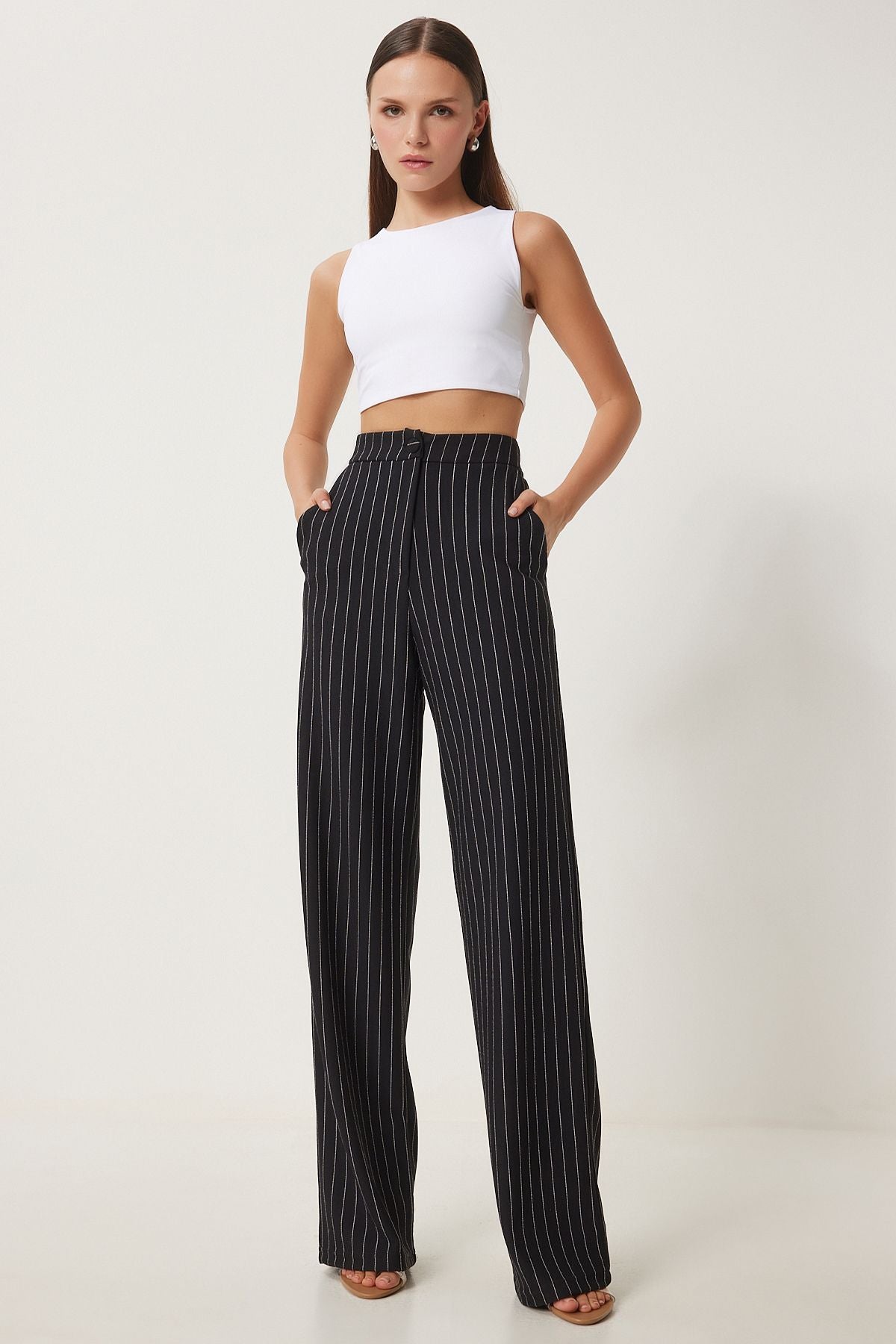 Female black striped comfortable weaving pants to00158
