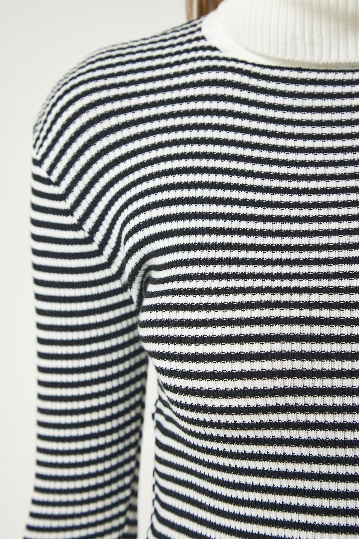 Female Ecru Black Fisherman Neckline Button Triko Sweater DD01267