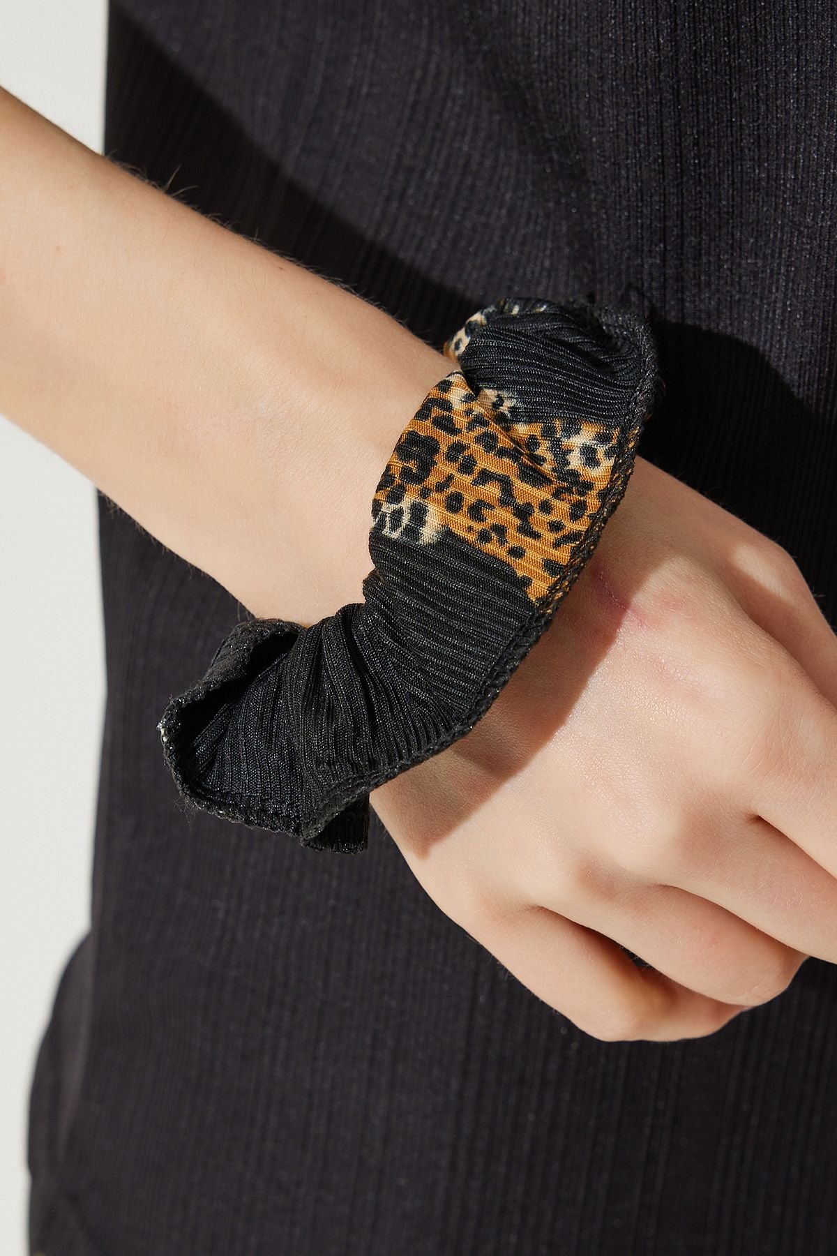 Women's black tiger patterned buckle t-shirt pants knitting pajama set FP00004