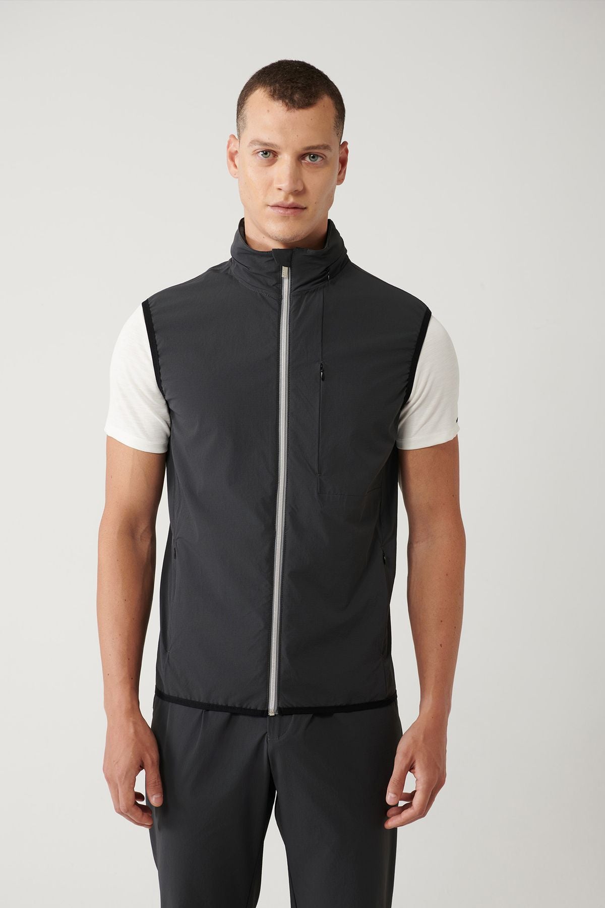 Men's anthracite upright collar hooded zipper water -driven bi stretch vest a41y6535