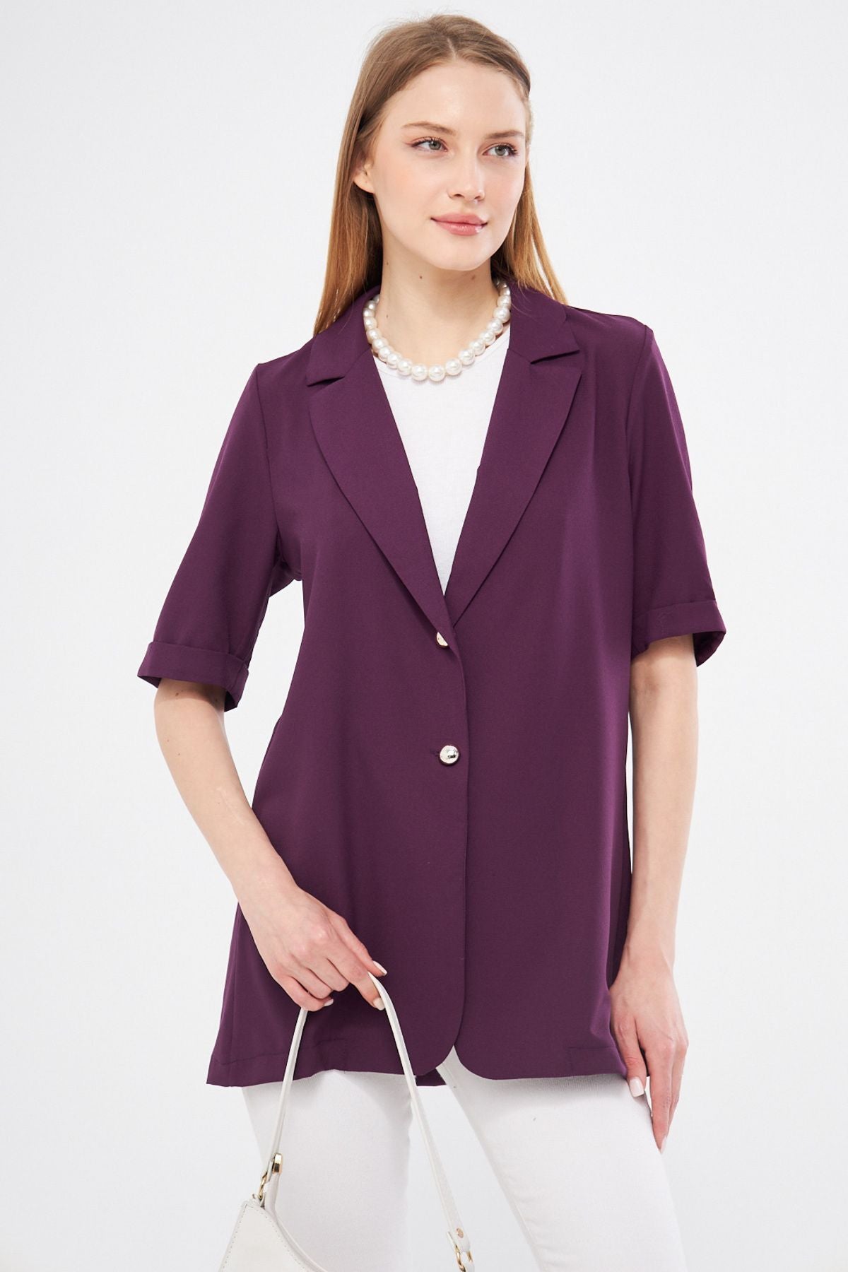 Woman purple short sleeve two buttoned oversize jacket