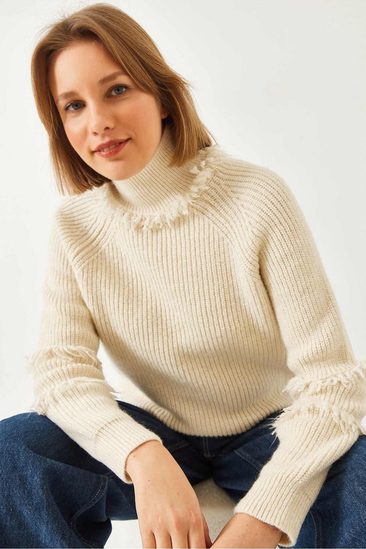 Female collar and arm fringed knitwear sweater 20246912