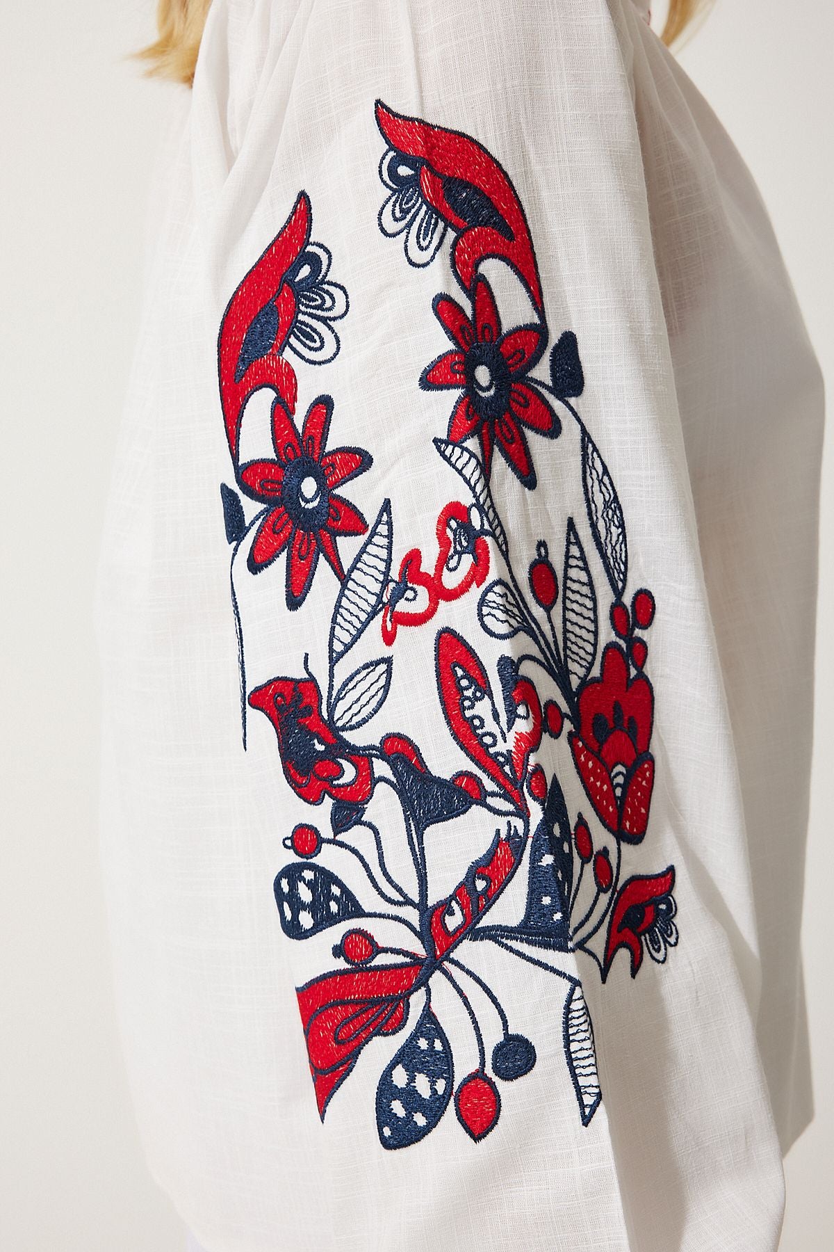 Female white embroidered button flax blouse es00151