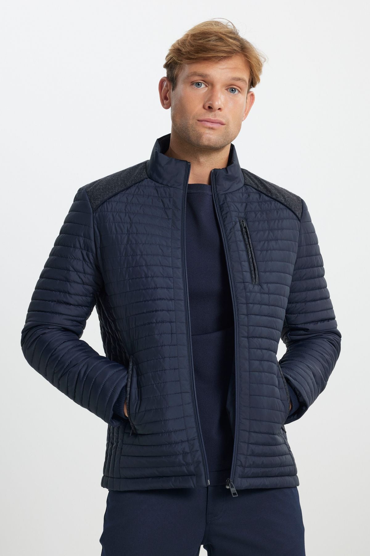 Standard Fit Normal Cut Kapitone Patterned upright collar zipper side pocket swelling coat