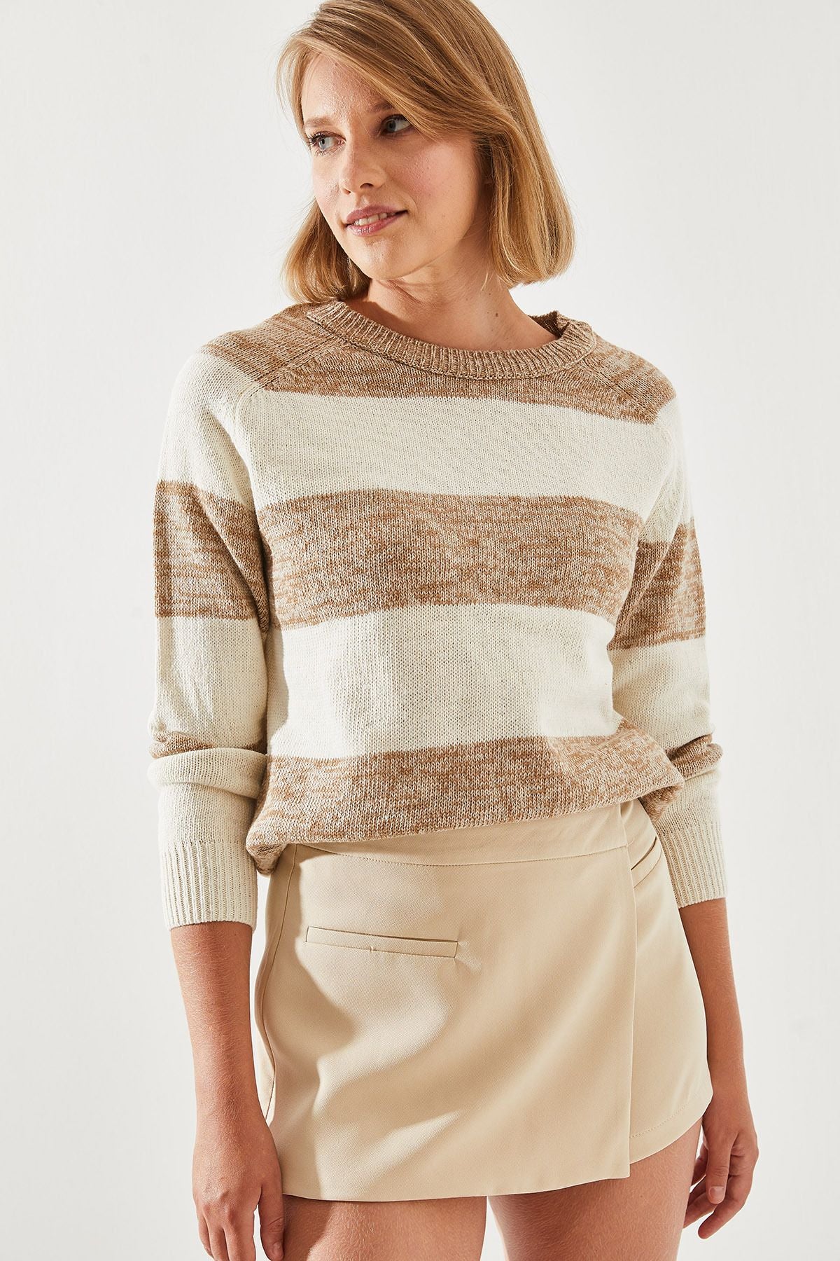 Female striped sweater with menstrual 20246190