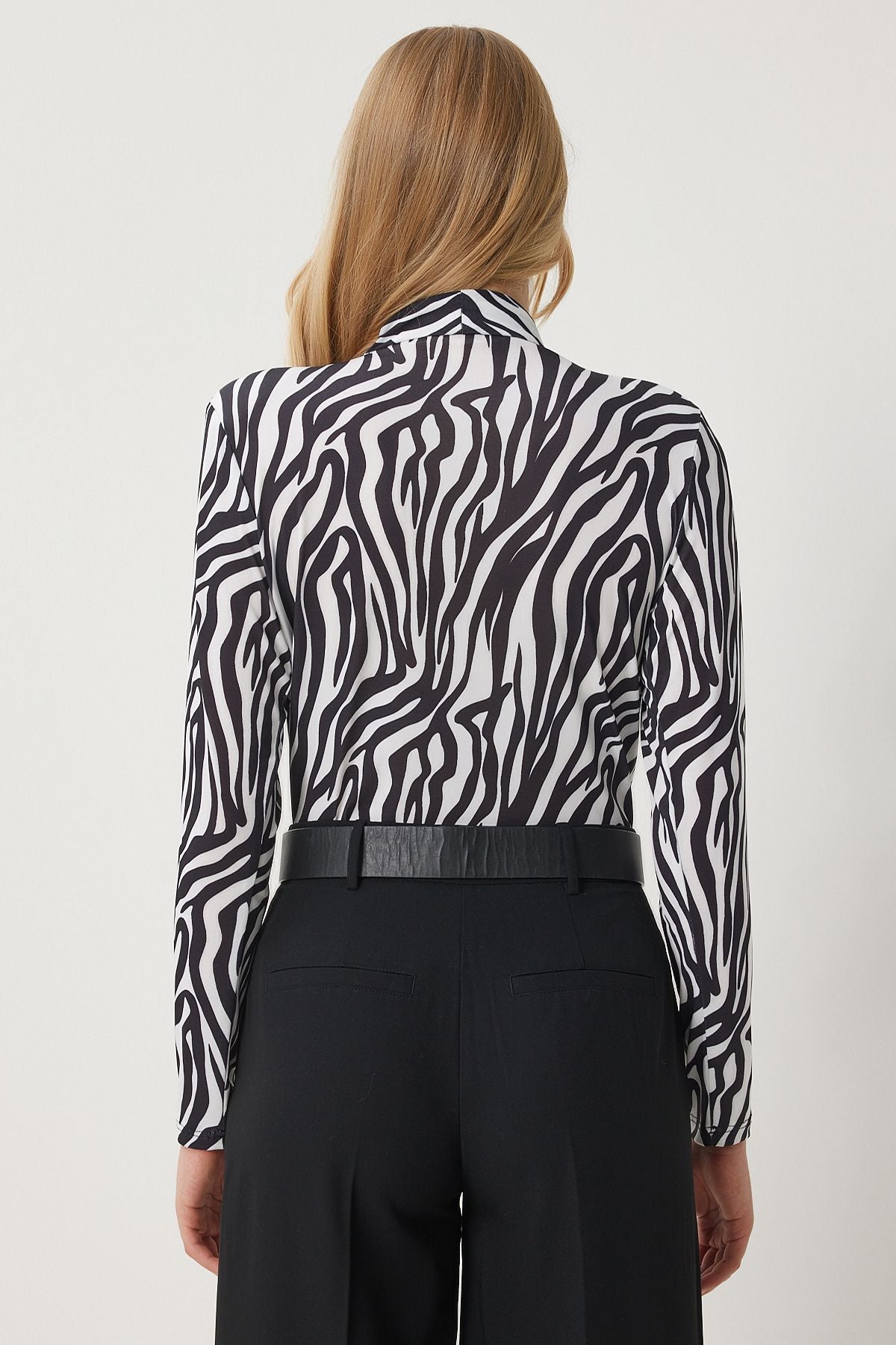 Female Black and White Anvel -Yaka Sandy Blouse Zh00039