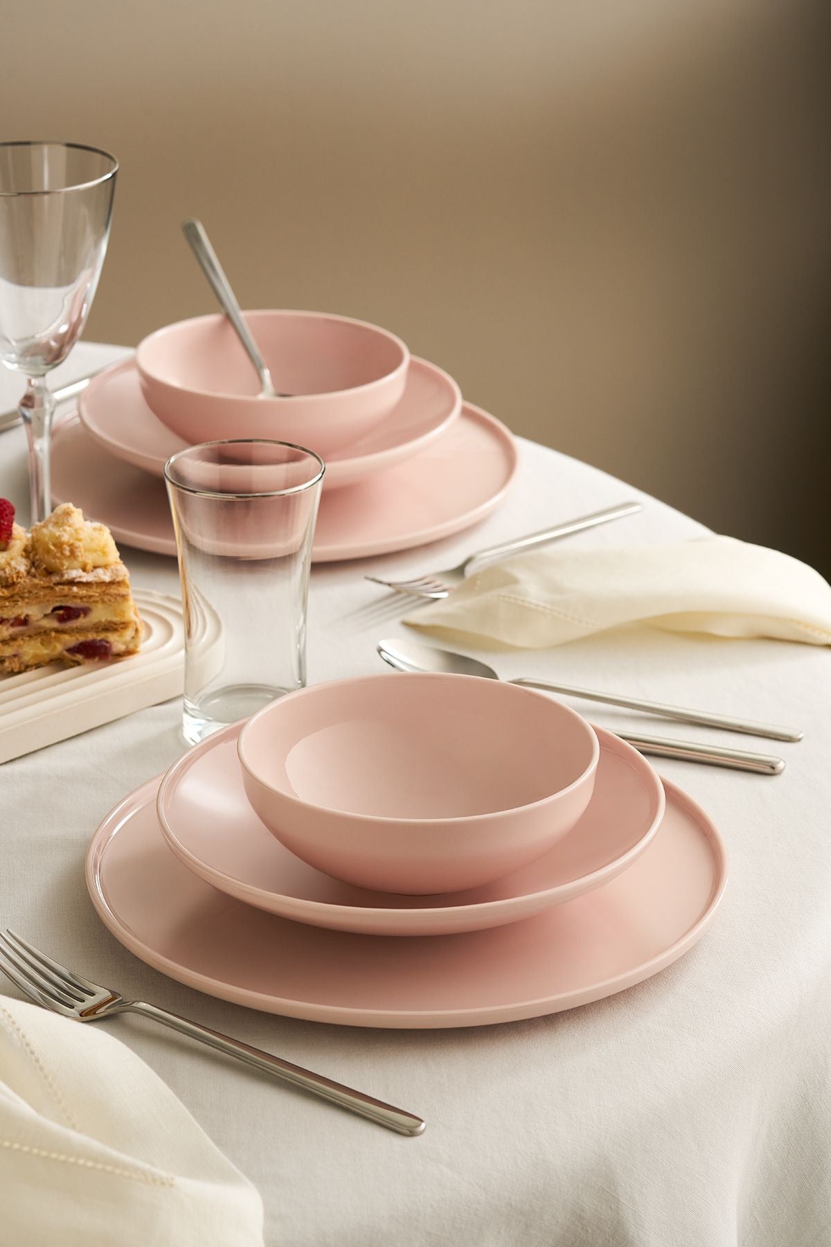 Sara 18 Piece 6 people dinner set pink