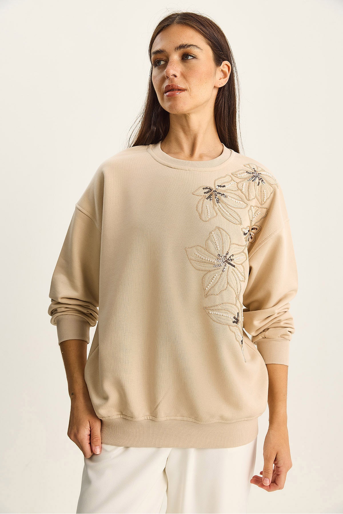 Women's Crew Neck Flower Bead Embroidered Relaxed Sweatshirt 1572 60283809