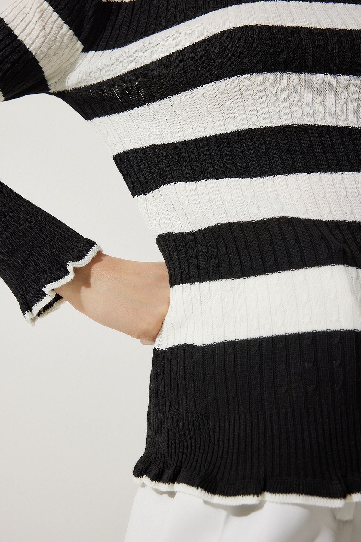 Female Black Ecru Fisherman Yaka Ruffled Triko Sweater DD01269