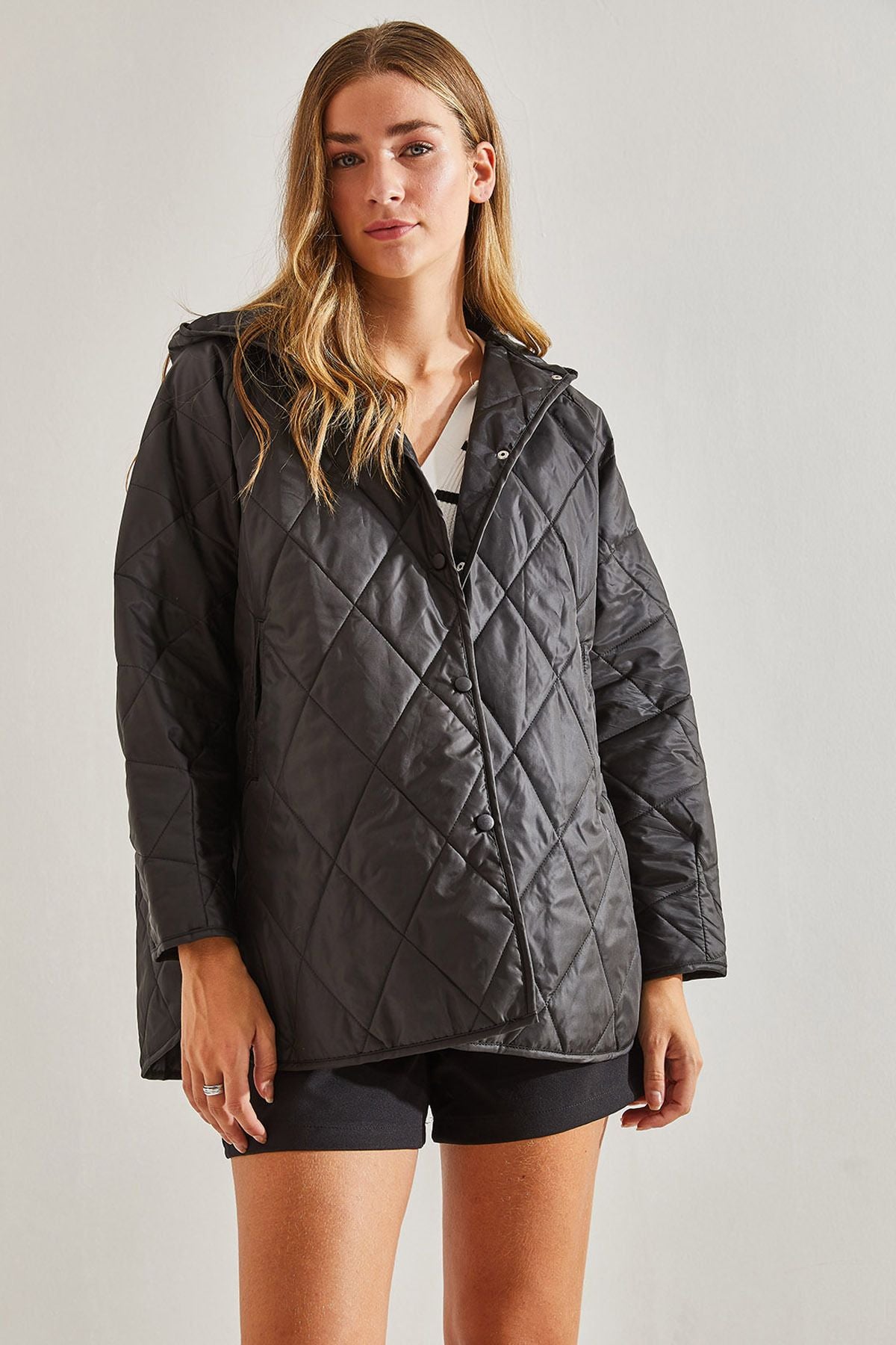 Women's baklava patterned quilted coat