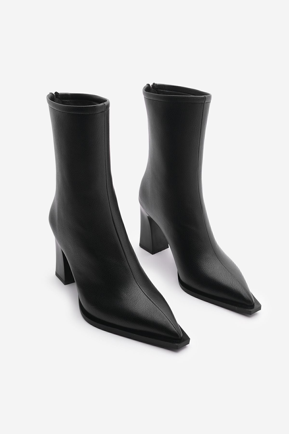 Woman heeled boots pointed nose thick heel with zipper from behind