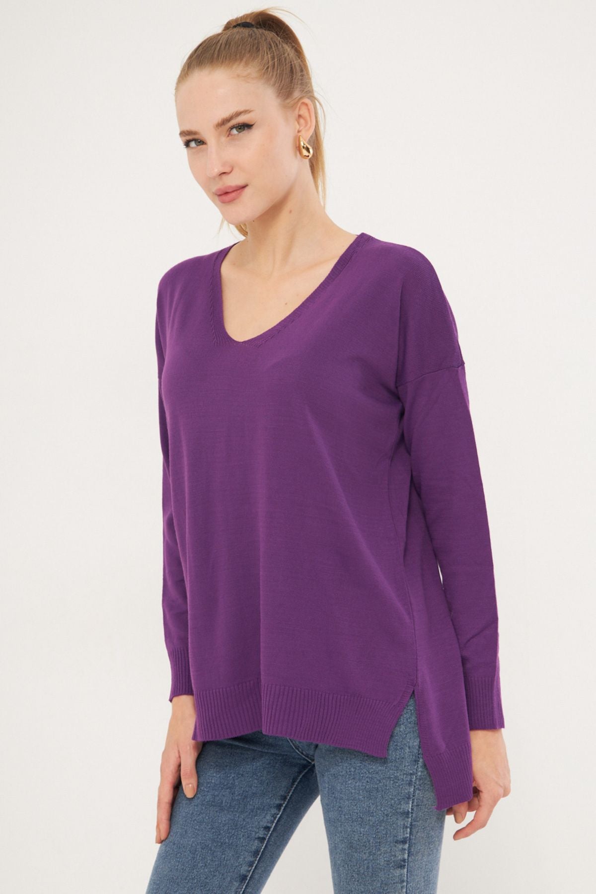 Woman Purple V-Yaka front short back long knitwear sweater ARM-22Y012013