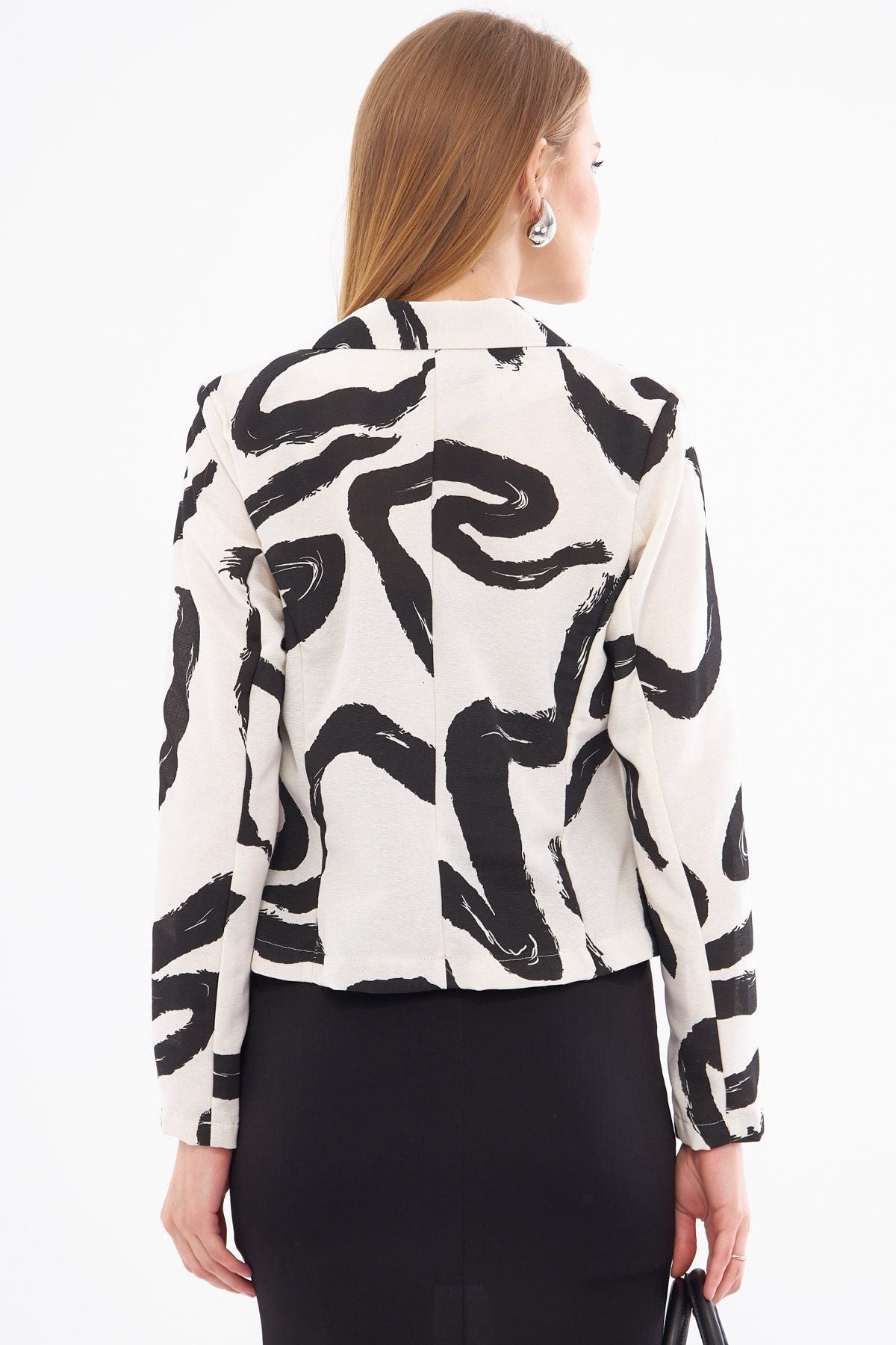 Female Black Cruve Buline Patterned Crop Jacket ARM-24Y001058