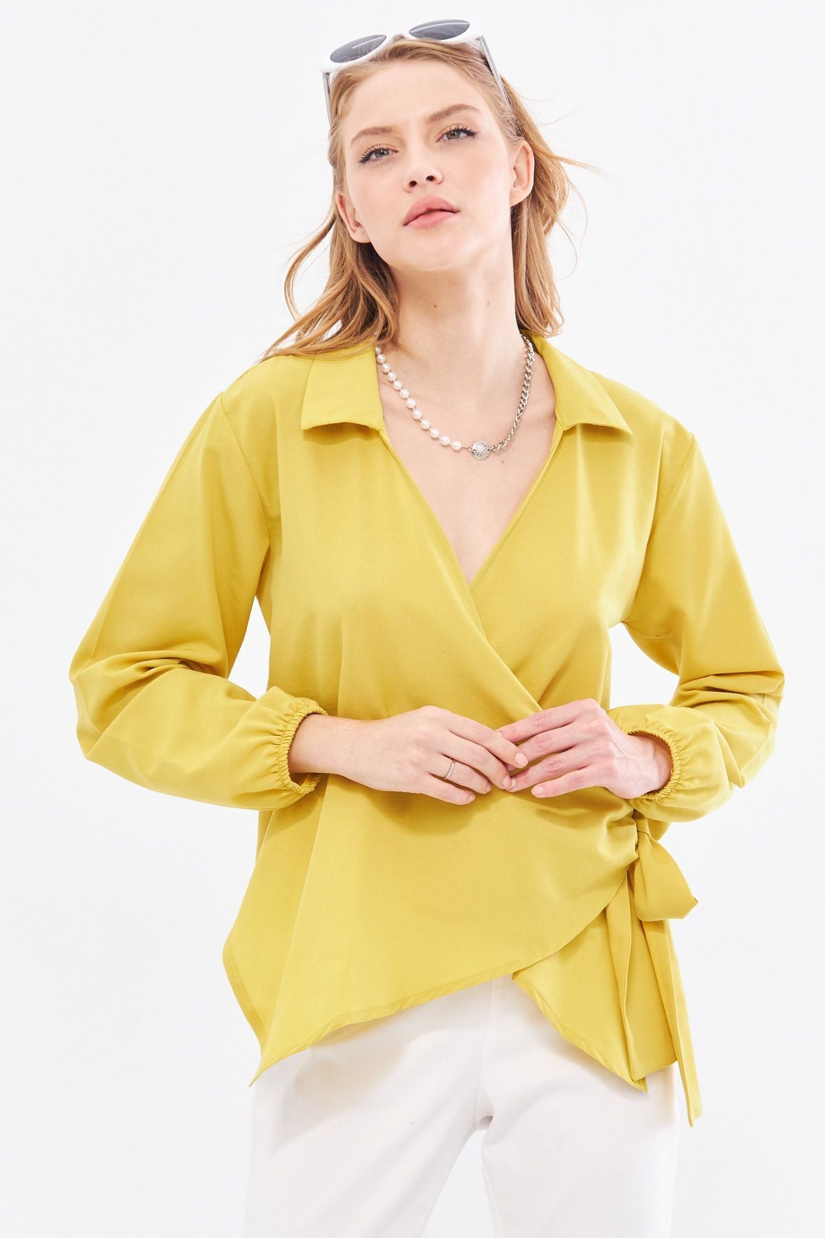 Female Fat Green Collar Cruve Blouse ARM-22Y024025