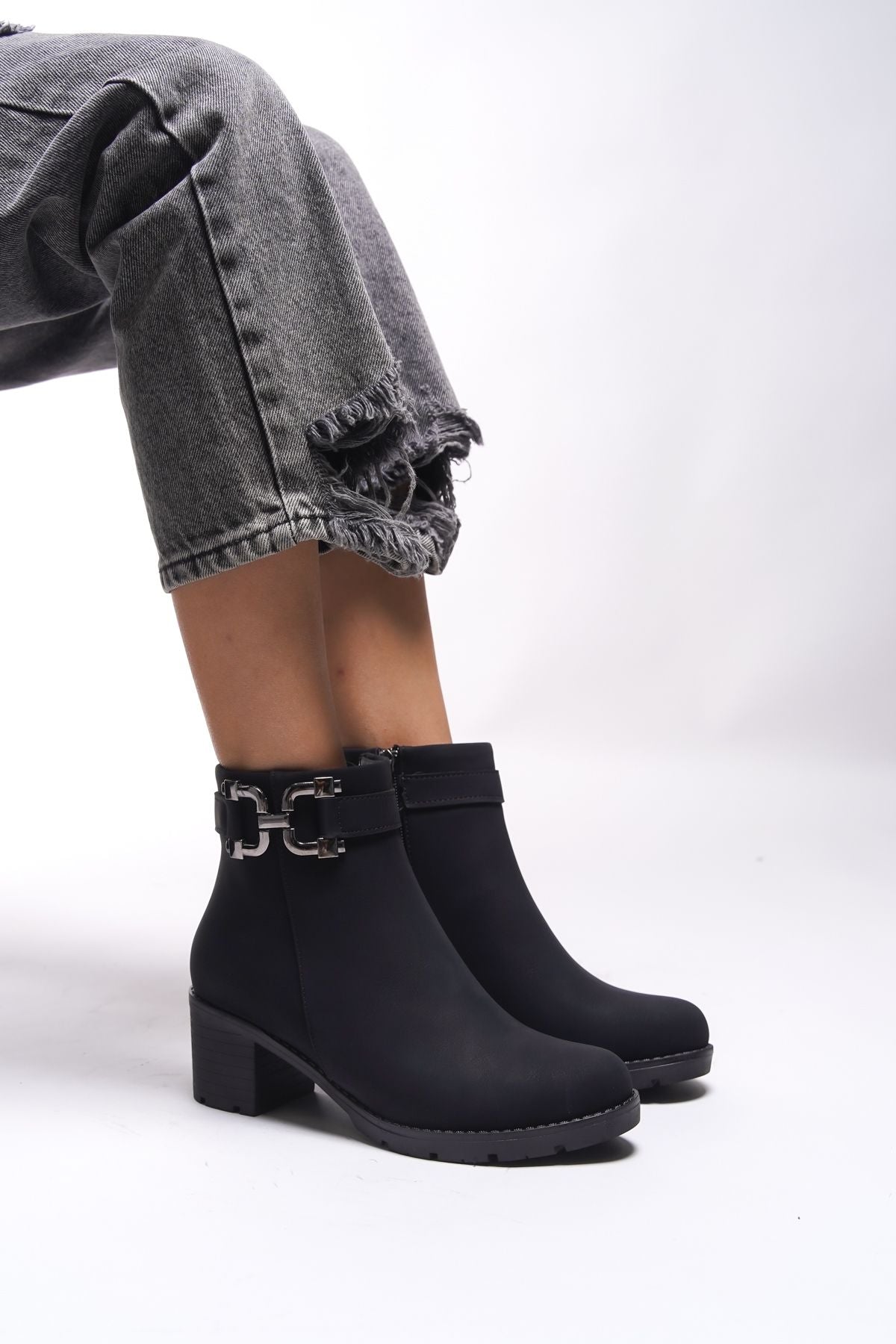 Libthana Women's Chain Detail Heels Bot 0012725 Matte Black