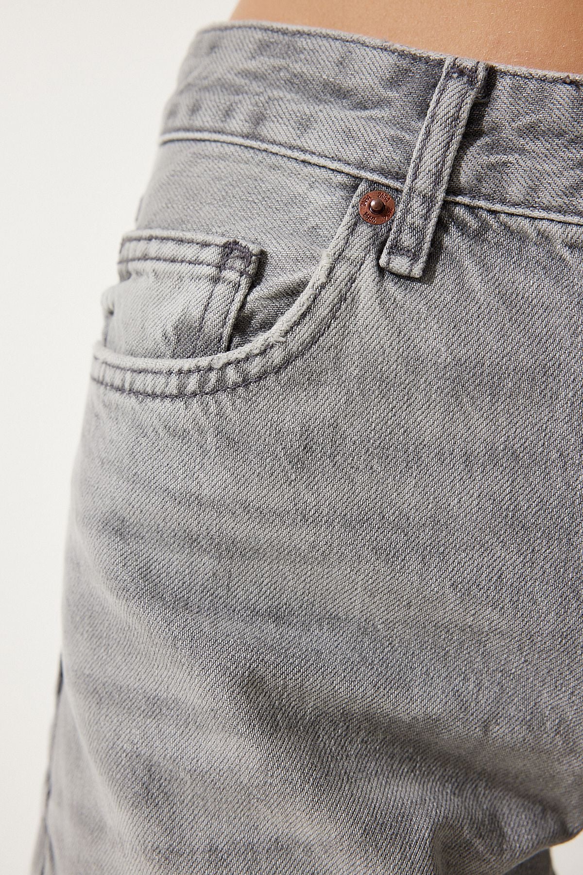 Women's gray pocket denim shorts ut00010