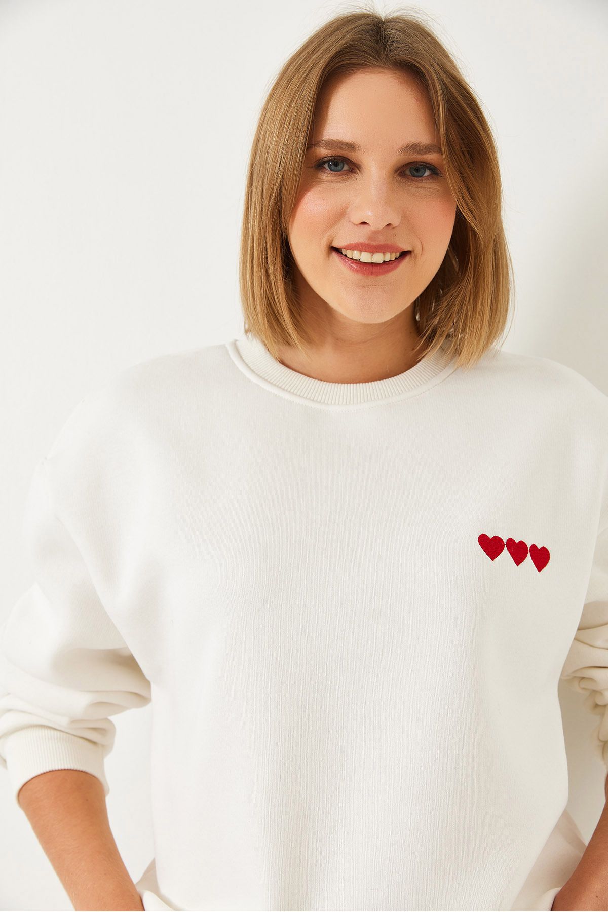 Women's Heart Embroidery Sweatshirt 60601033