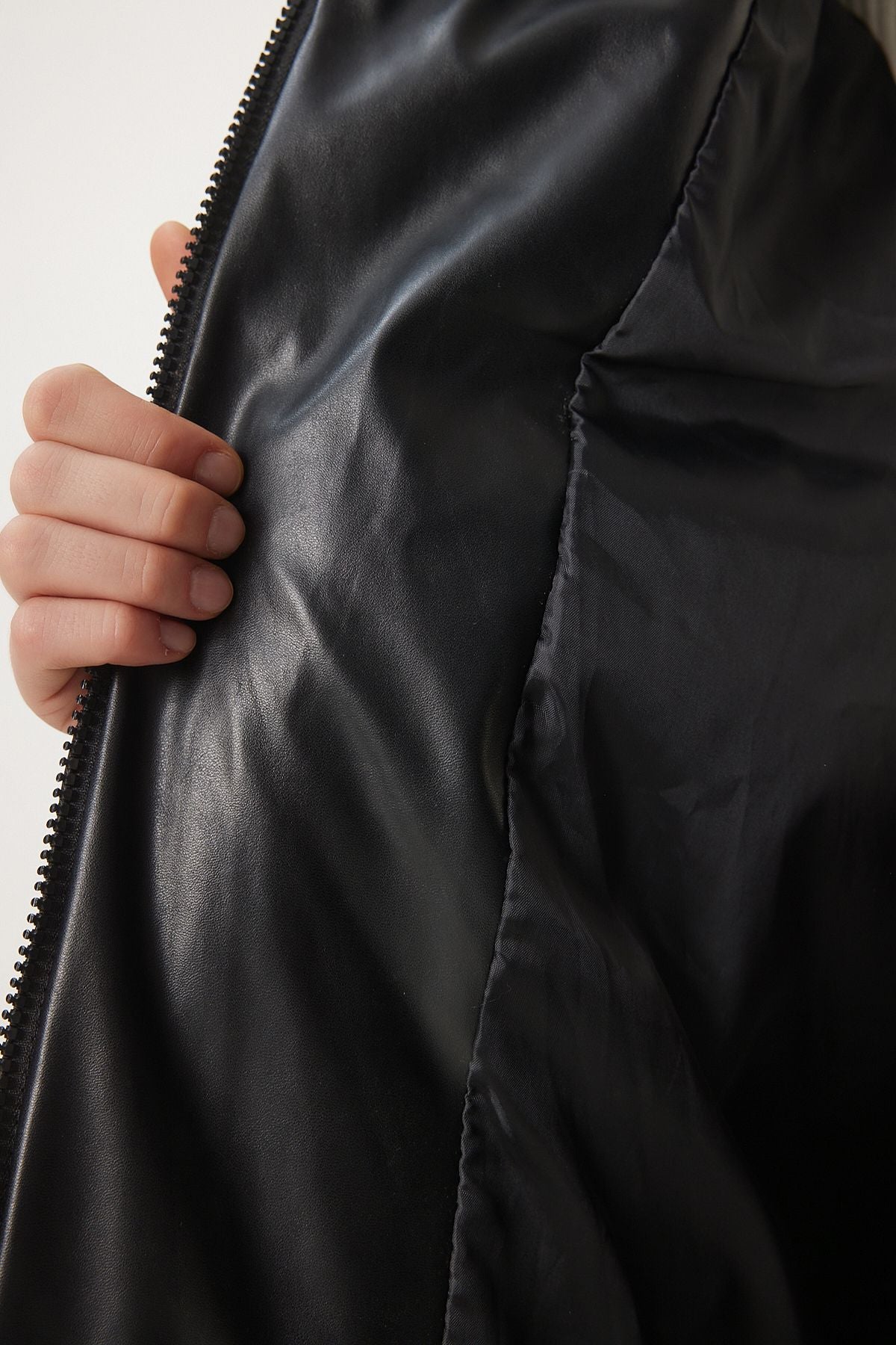 Female black hooded artificial leather overwheeling swelling vest RV00061