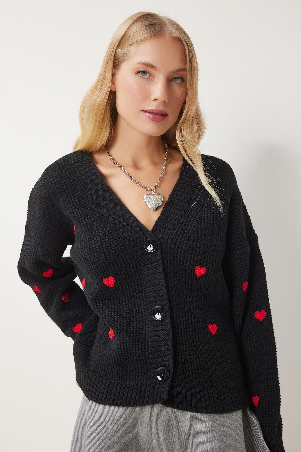Female Black V -Neck Heart Tissue Knitwear Cardigan KG00011