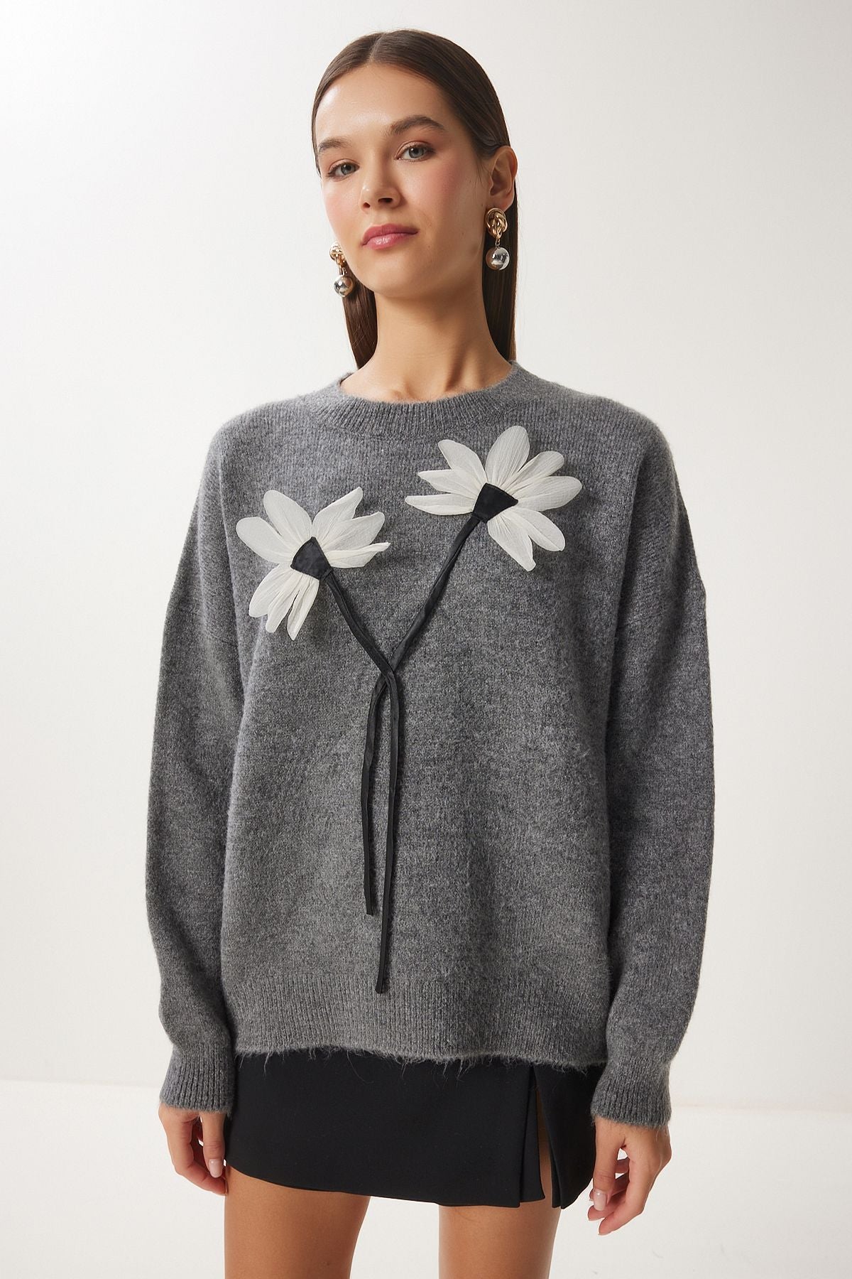 Female anthracite flower detailed knitwear sweater pf00103