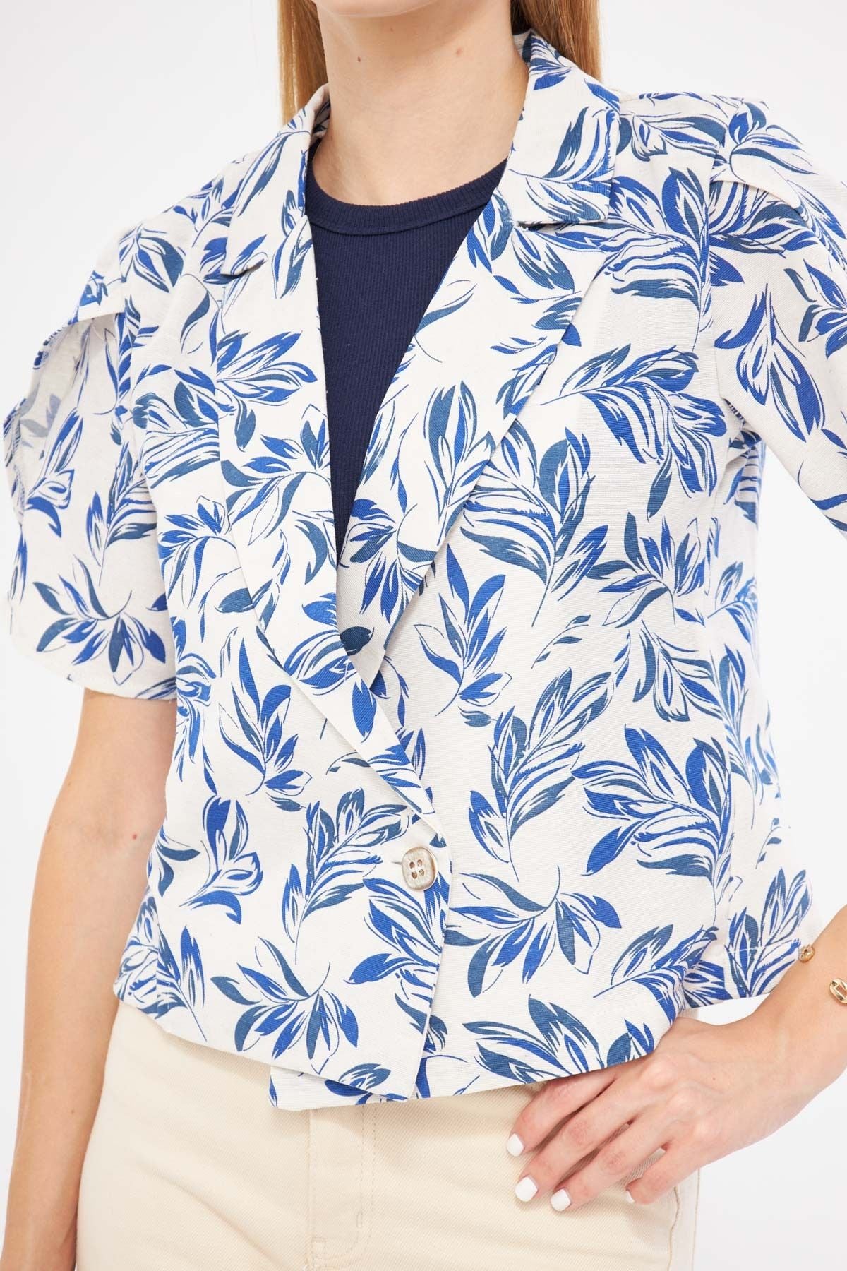 Female Laci-Saxes Linen-Looking Patterned Band Slit Crop Short Sleeve Jacket ARM-24Y001095