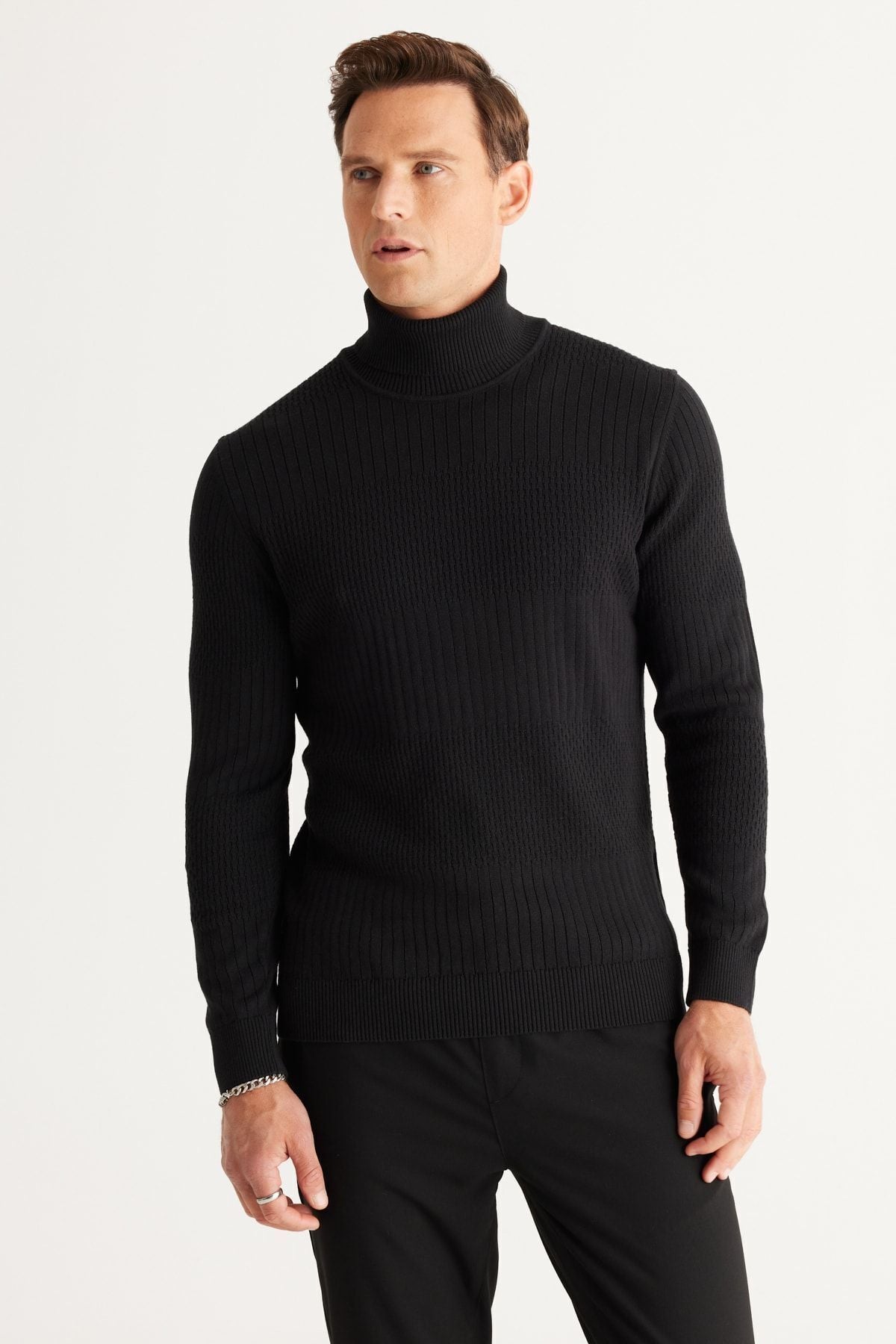 Men's Black Standard Fit Normal Class