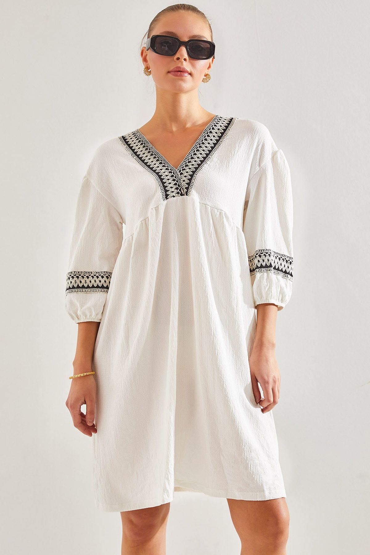 Women's collar and sleeve embroidery dress 60201008