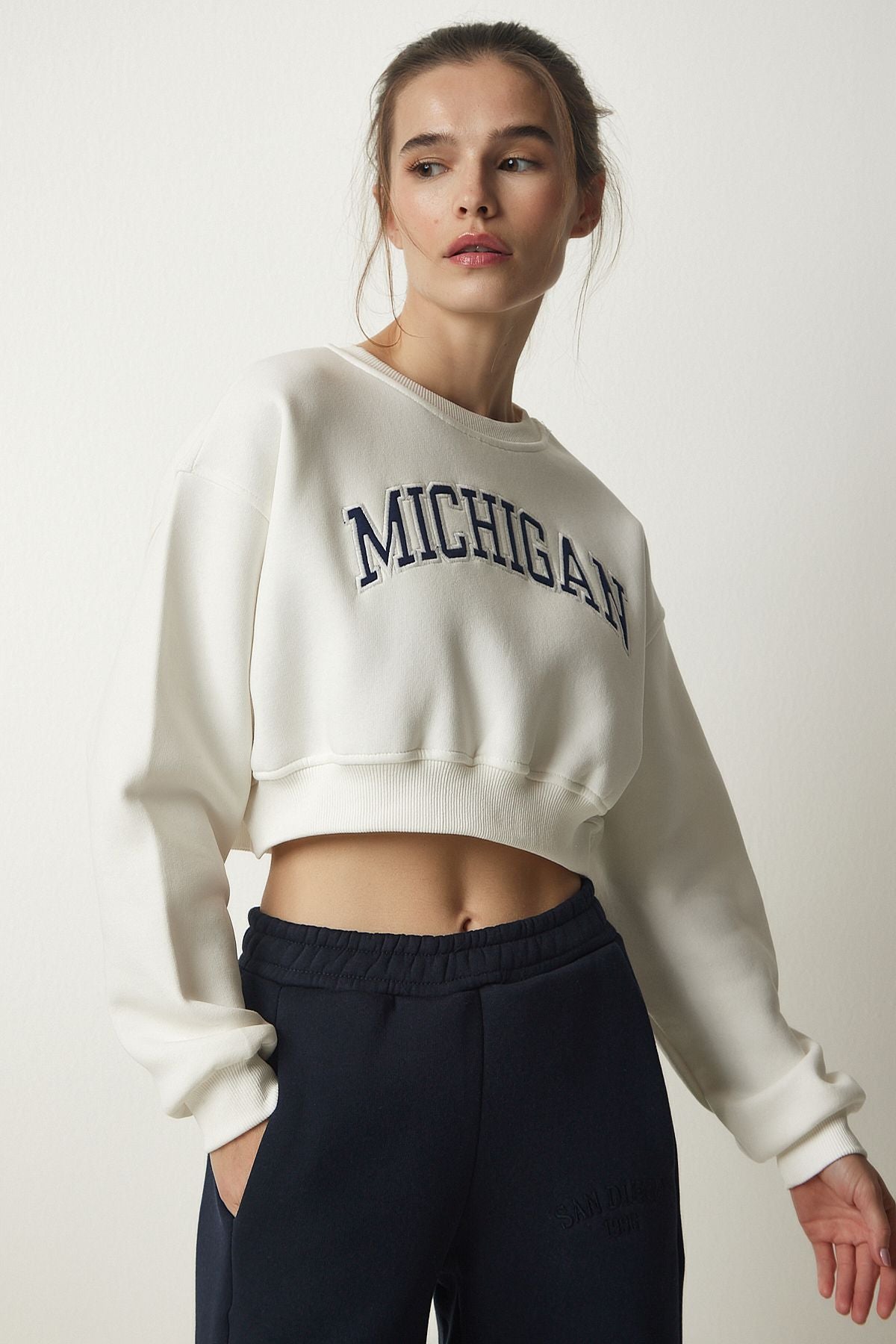 Female Ecru Printed Crop knitting Sweatshirt HF00443