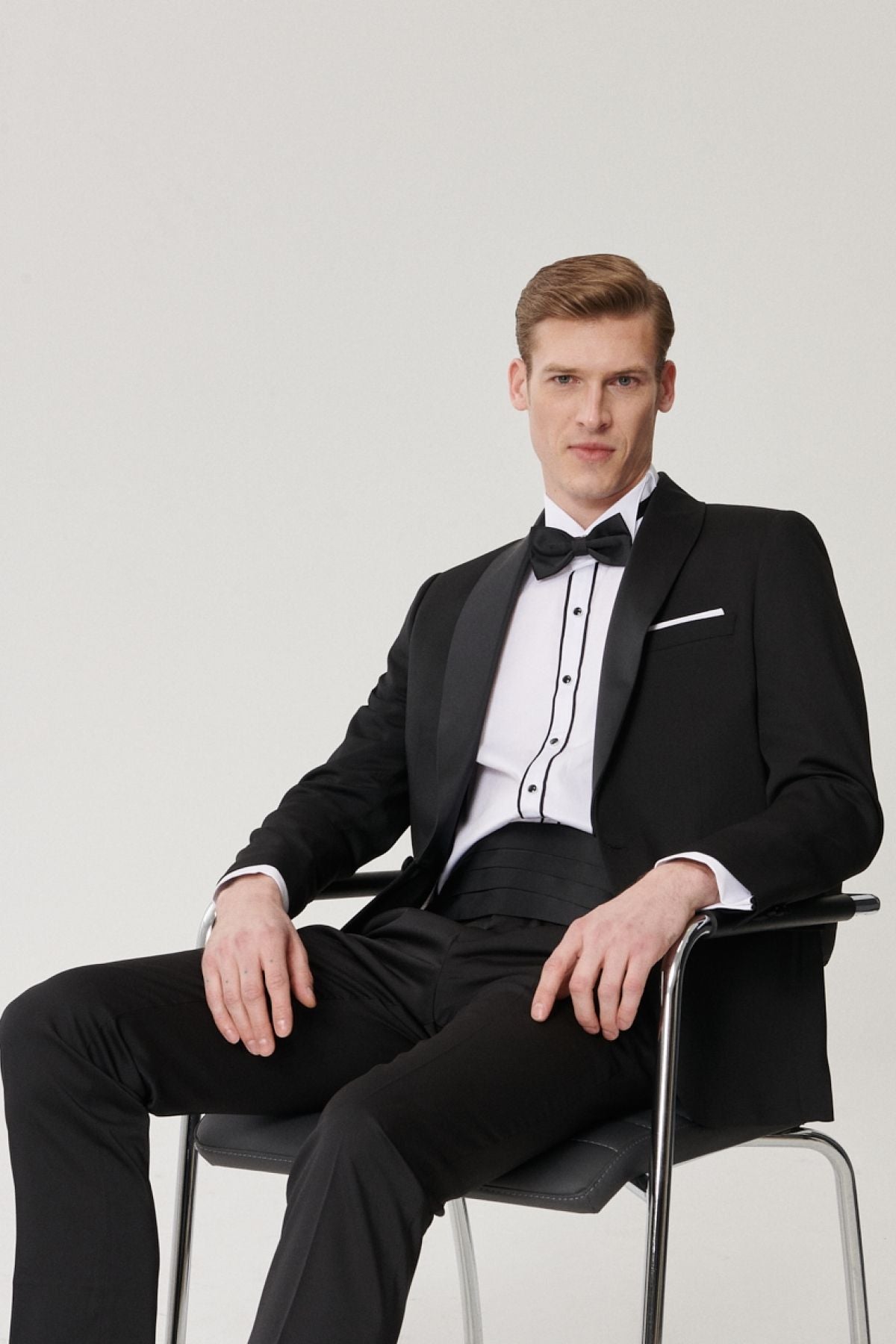 Men's slim fit narrow cut -off pattern tuxedo grooming