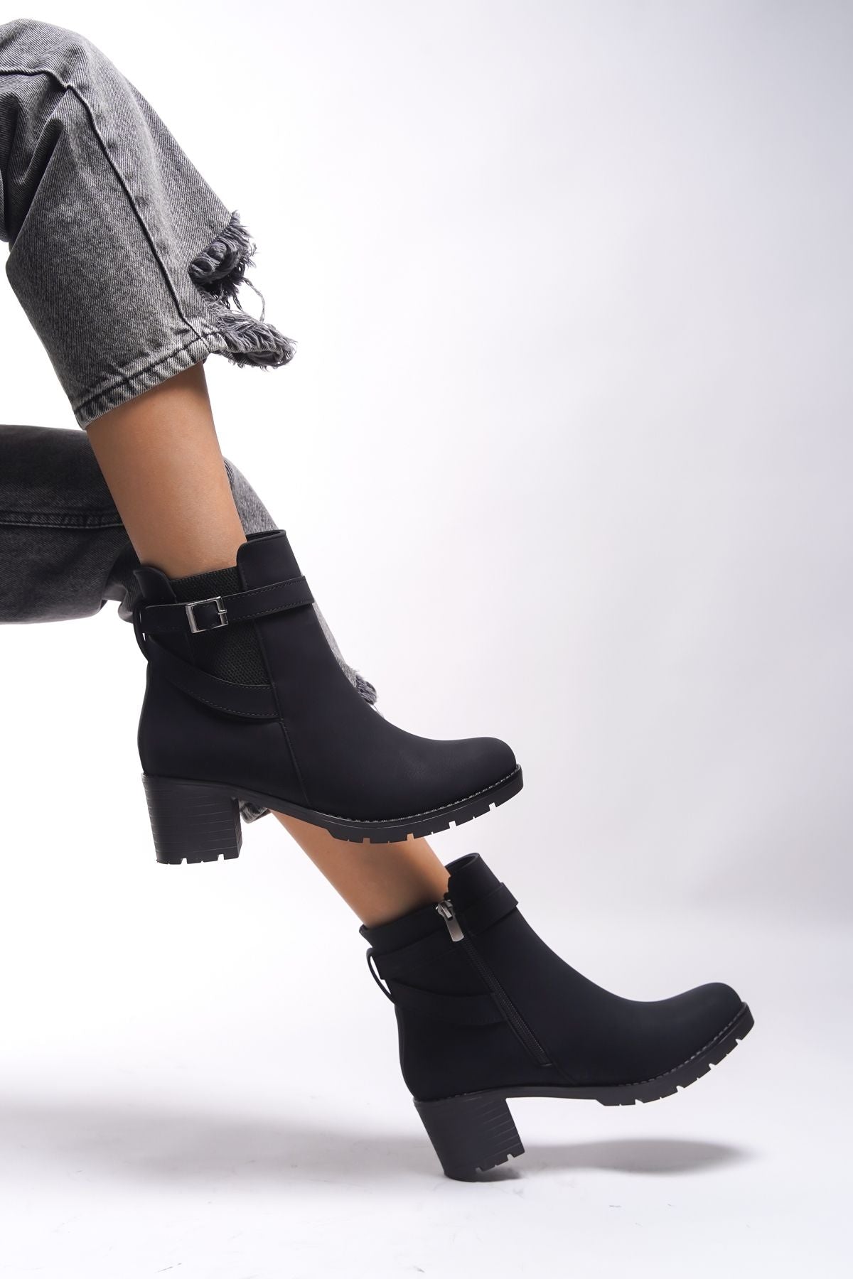 Lilixipha Female buckle detailed heeled boat 0012730 matte black