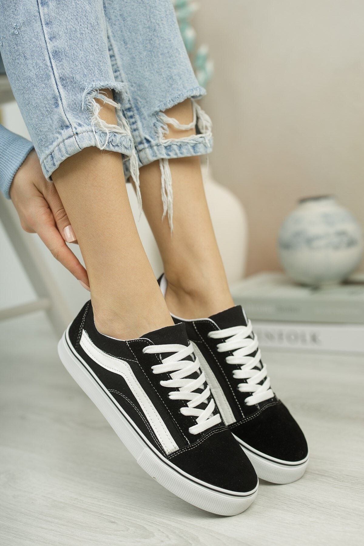 Unisex Black White Sneaker 0012151