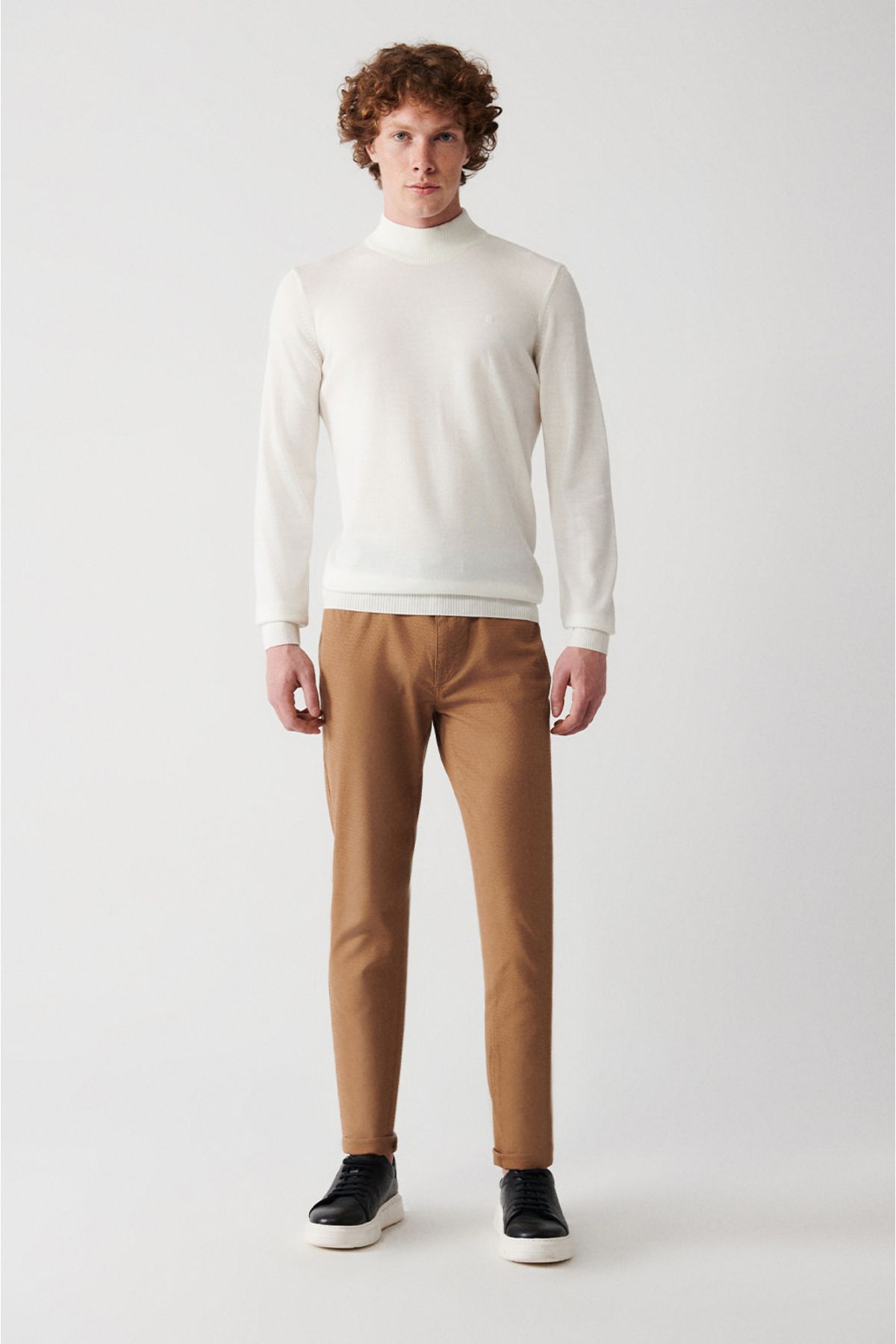 Men's white half fisherman collar feathered knitwear sweater E005001