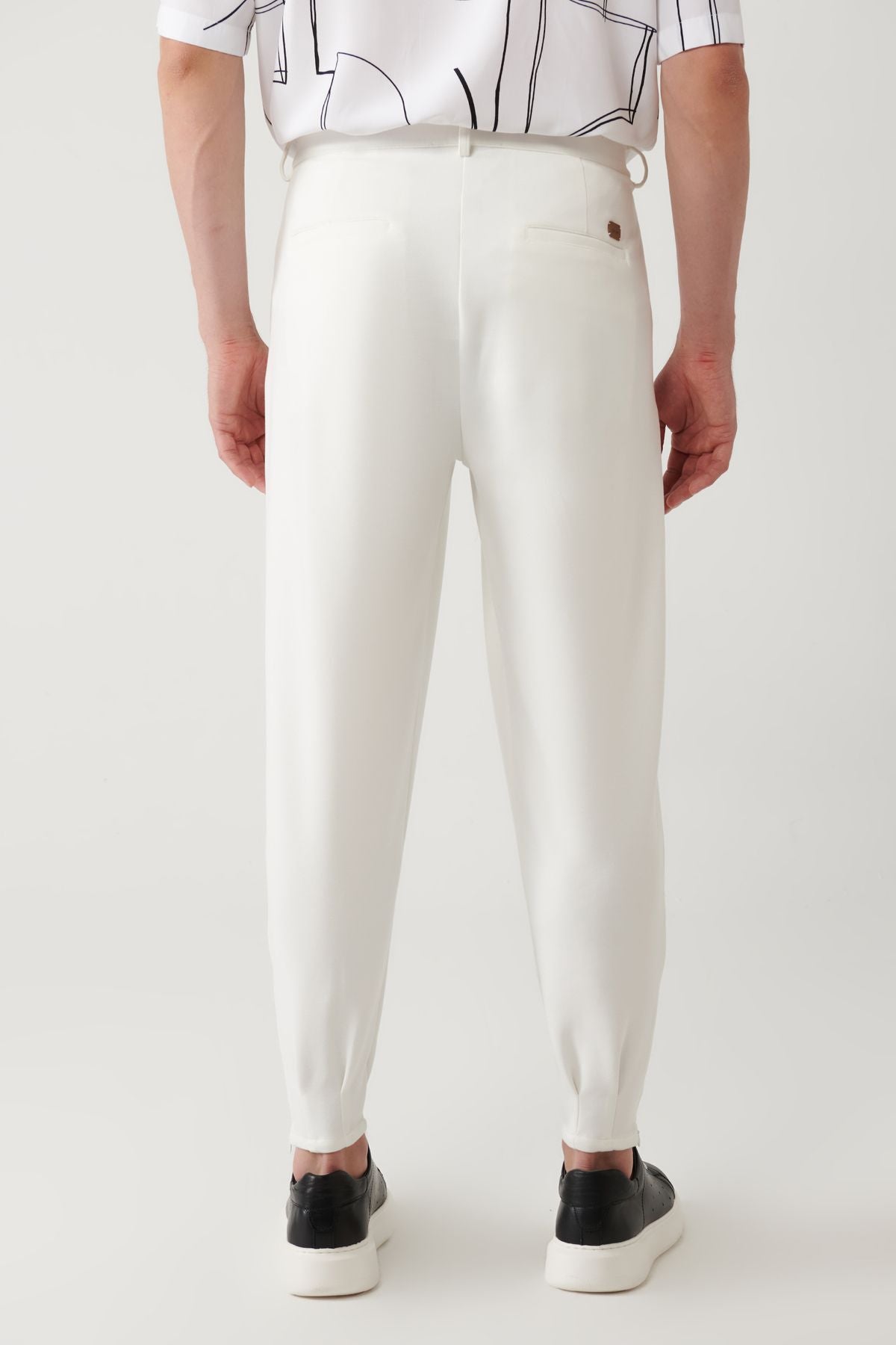 Men's White Classic Lumbar Pleated Knitting Smyrna Trousers A41y3075