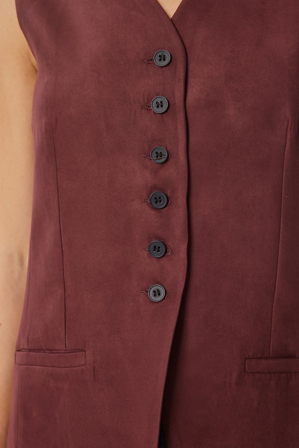 Female Bordeaux V -Yaka Nubuk Vest FN03387