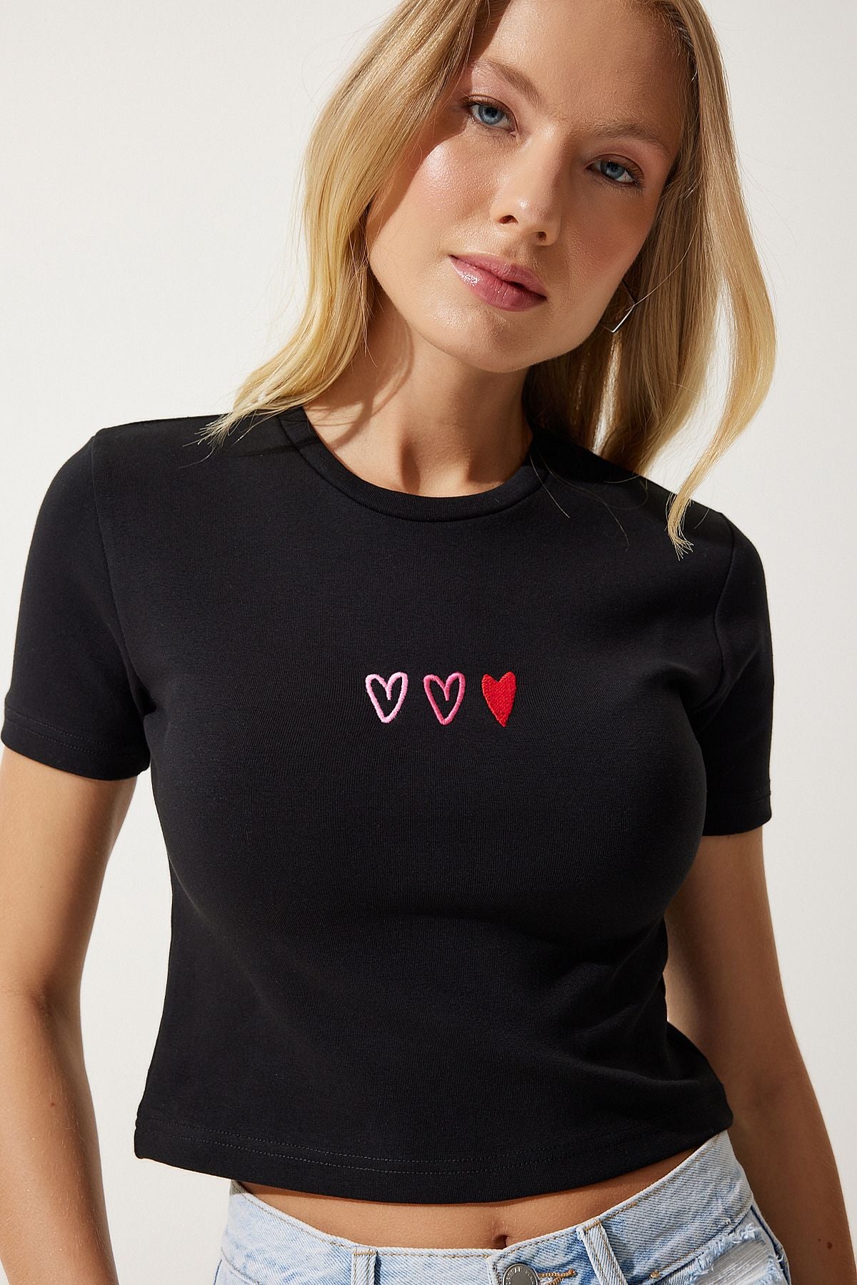 Woman Black Heart Embroidery Crop Knitting T-Shirt MX00158