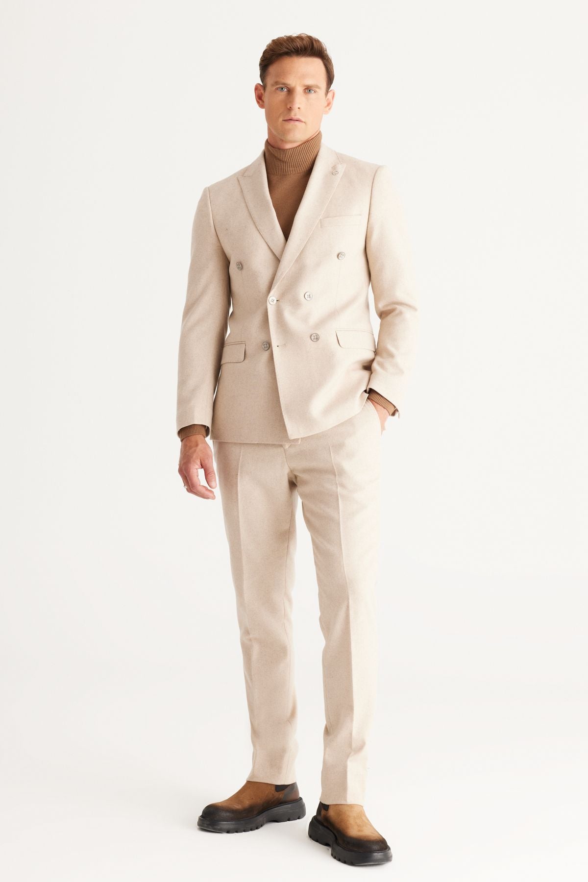 Men's Beige Slim Fit Narrow Cut Swallow Collared Wool Suit