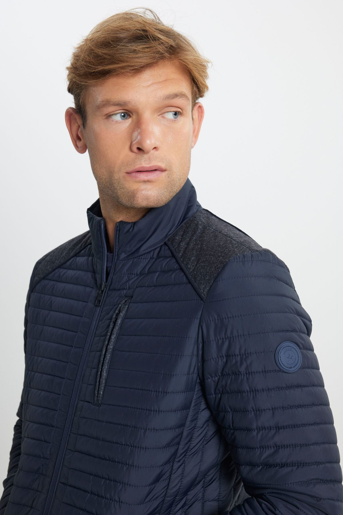 Standard Fit Normal Cut Kapitone Patterned upright collar zipper side pocket swelling coat