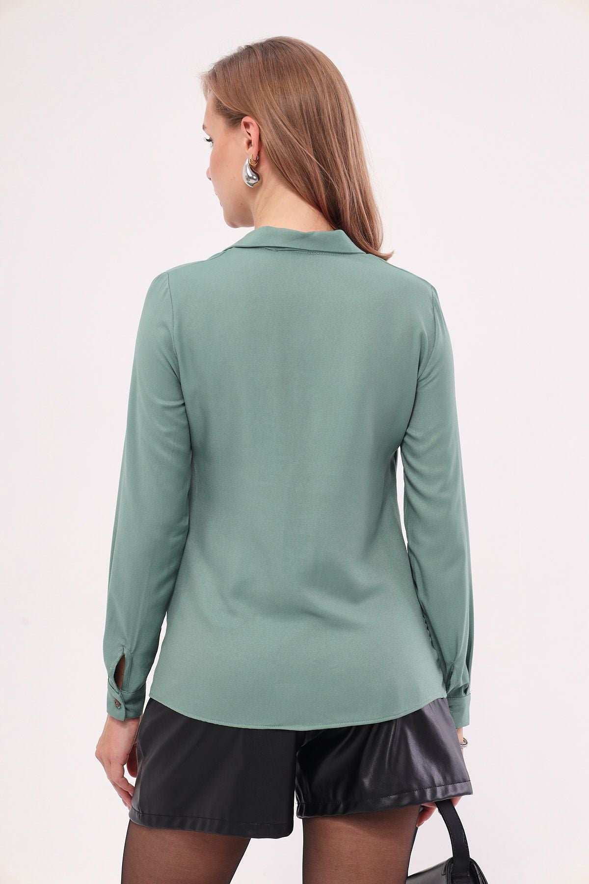 Female Green Long Sleeve Flat Shirt ARM-18Y001176