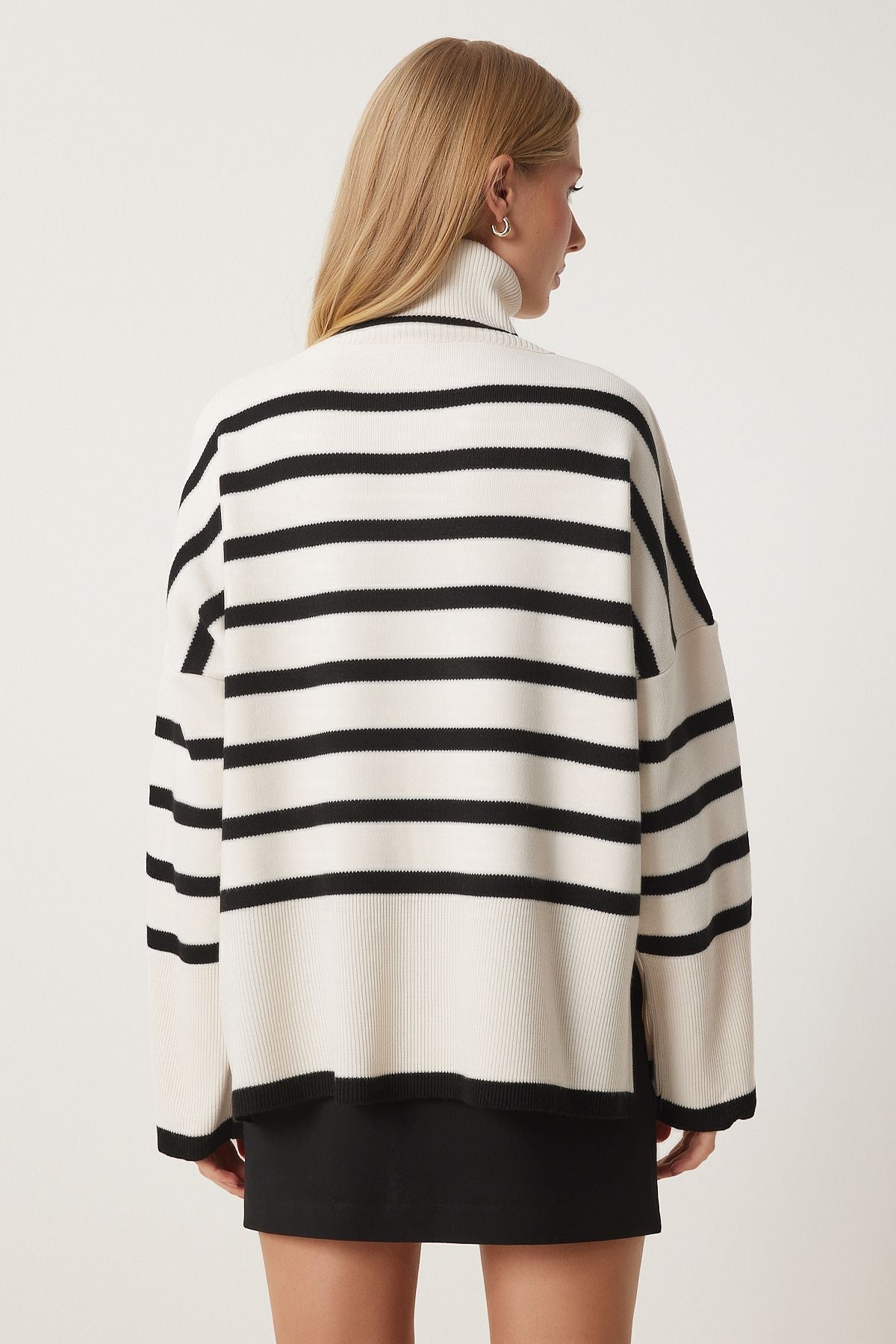 Woman Ecru black striped oversize knitwear sweater BV00122