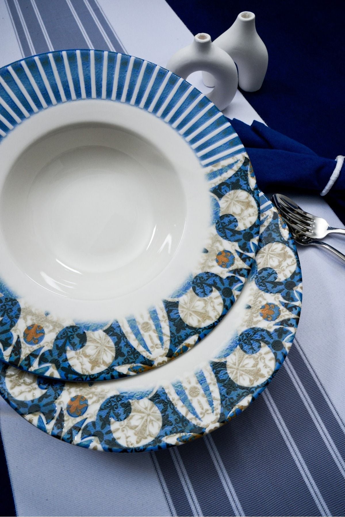 Azur 28cm porcelain pasta plate