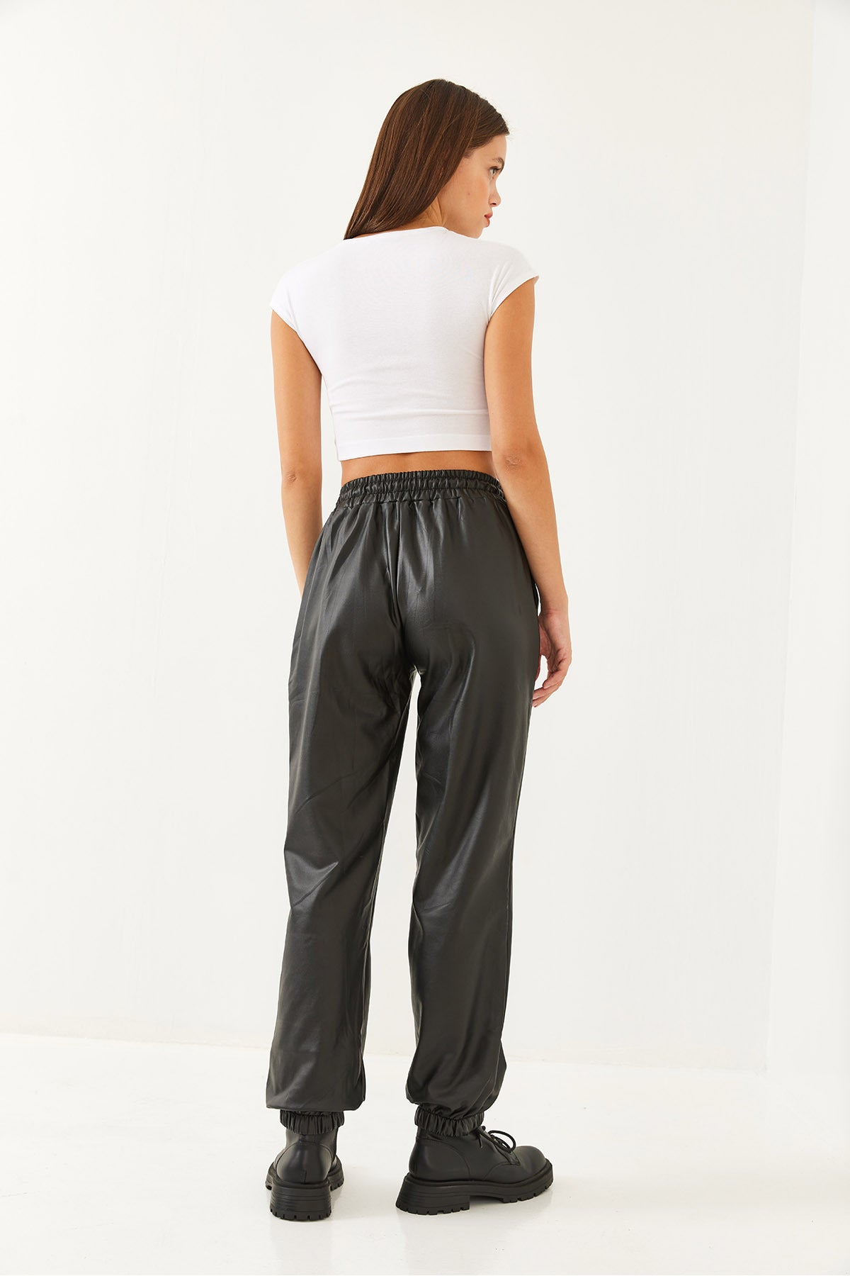 Women's Waist and Leg Elastic Leather Trousers 40201018