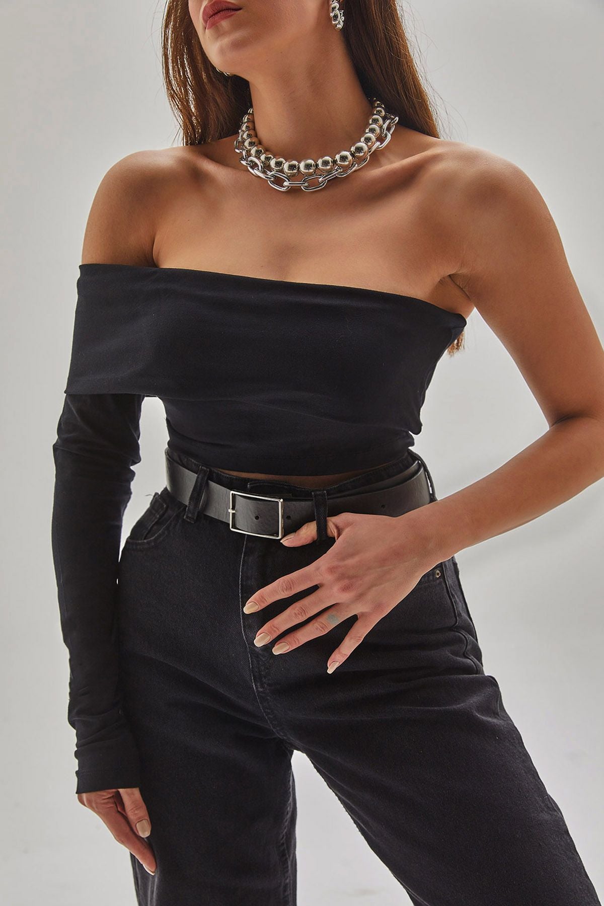 WOMEN'S SINGLE ARM DETAILED STRAPLEZ BLOSE 60121009