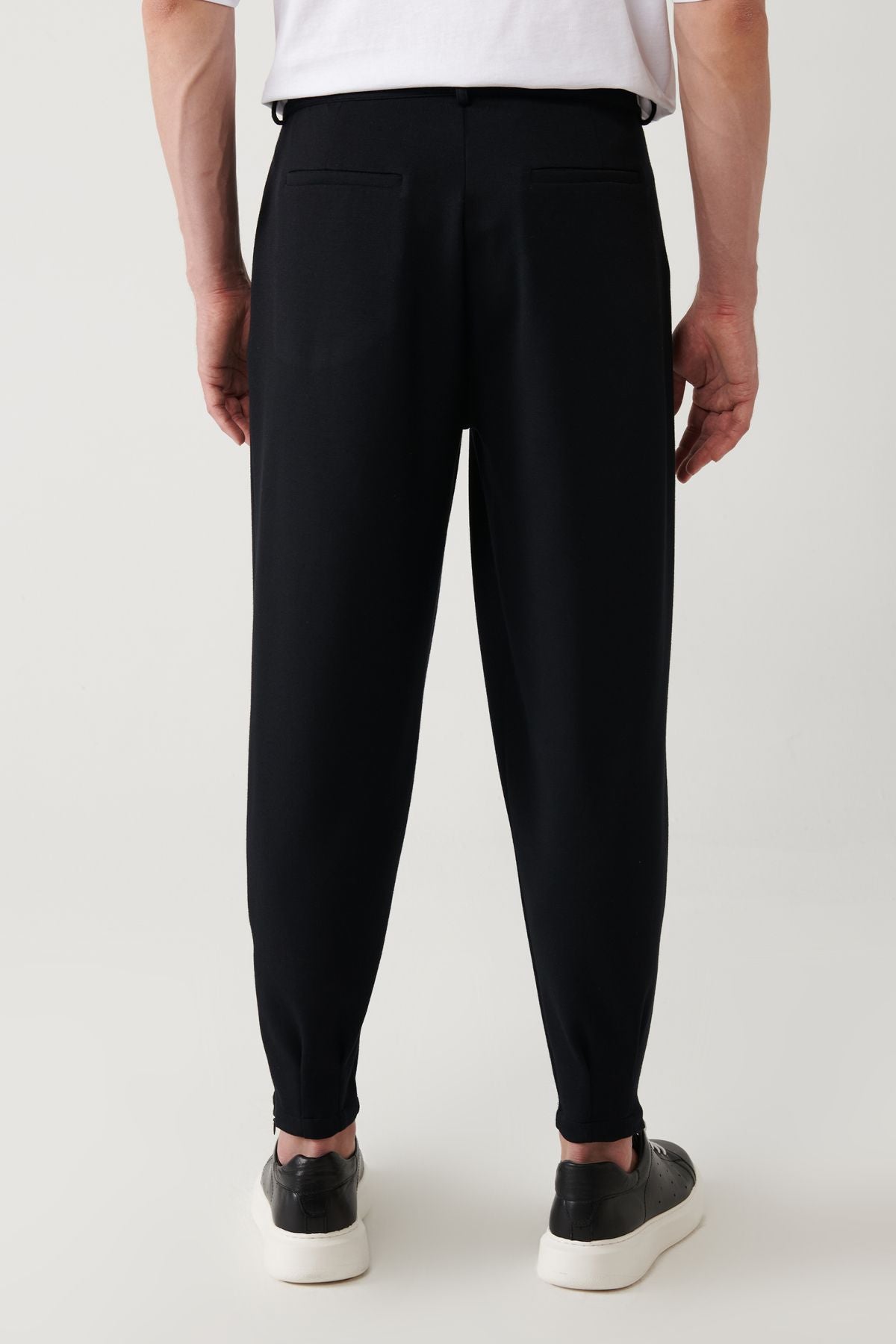 Men's Black Classic Lumbar Pleated Knitting Pants A41y3075