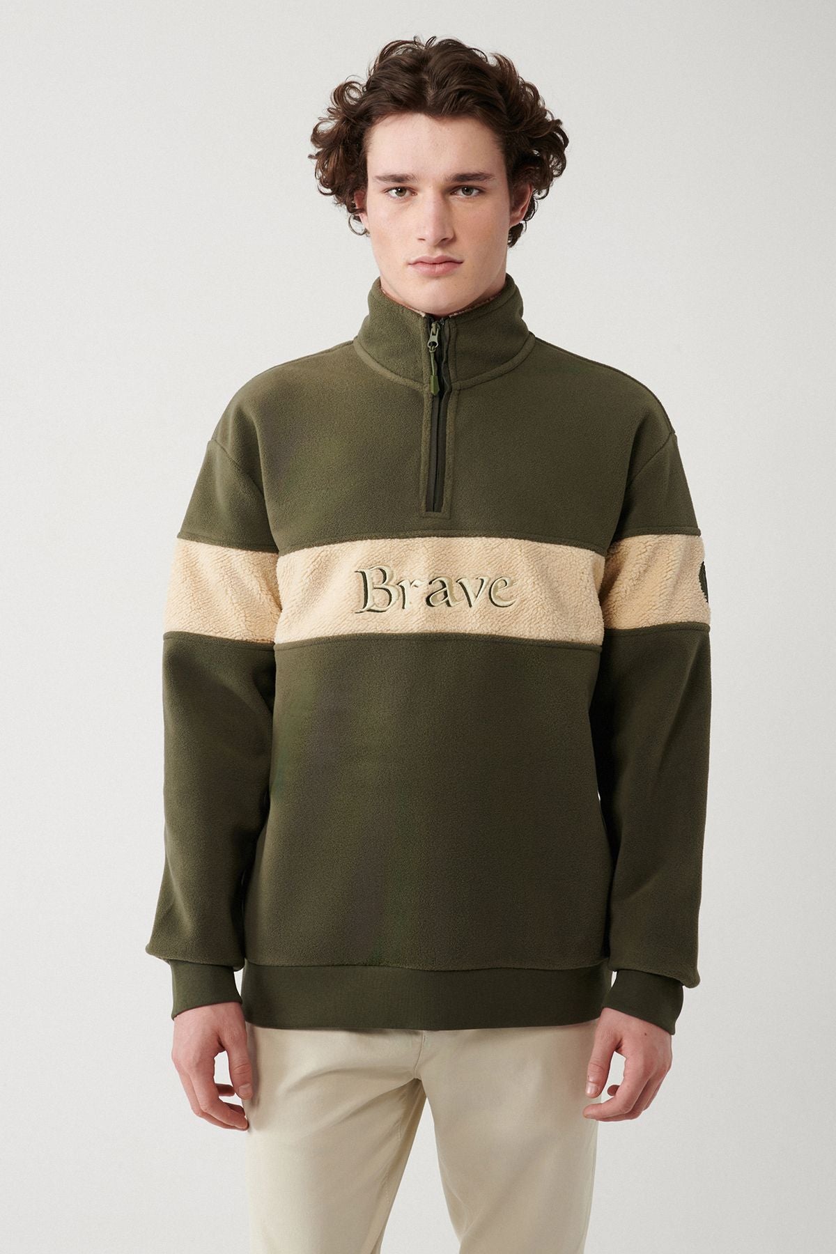Men's Khaki Cool -resistant half -zipper with steep collar piece polar sweatshirt A32y1298