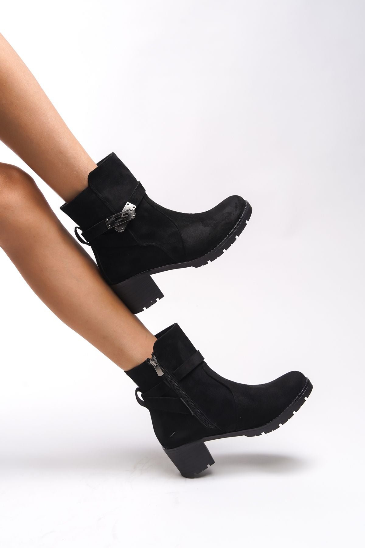 Iverolia Key Detailed Heels Bot 0012790 Black Suede