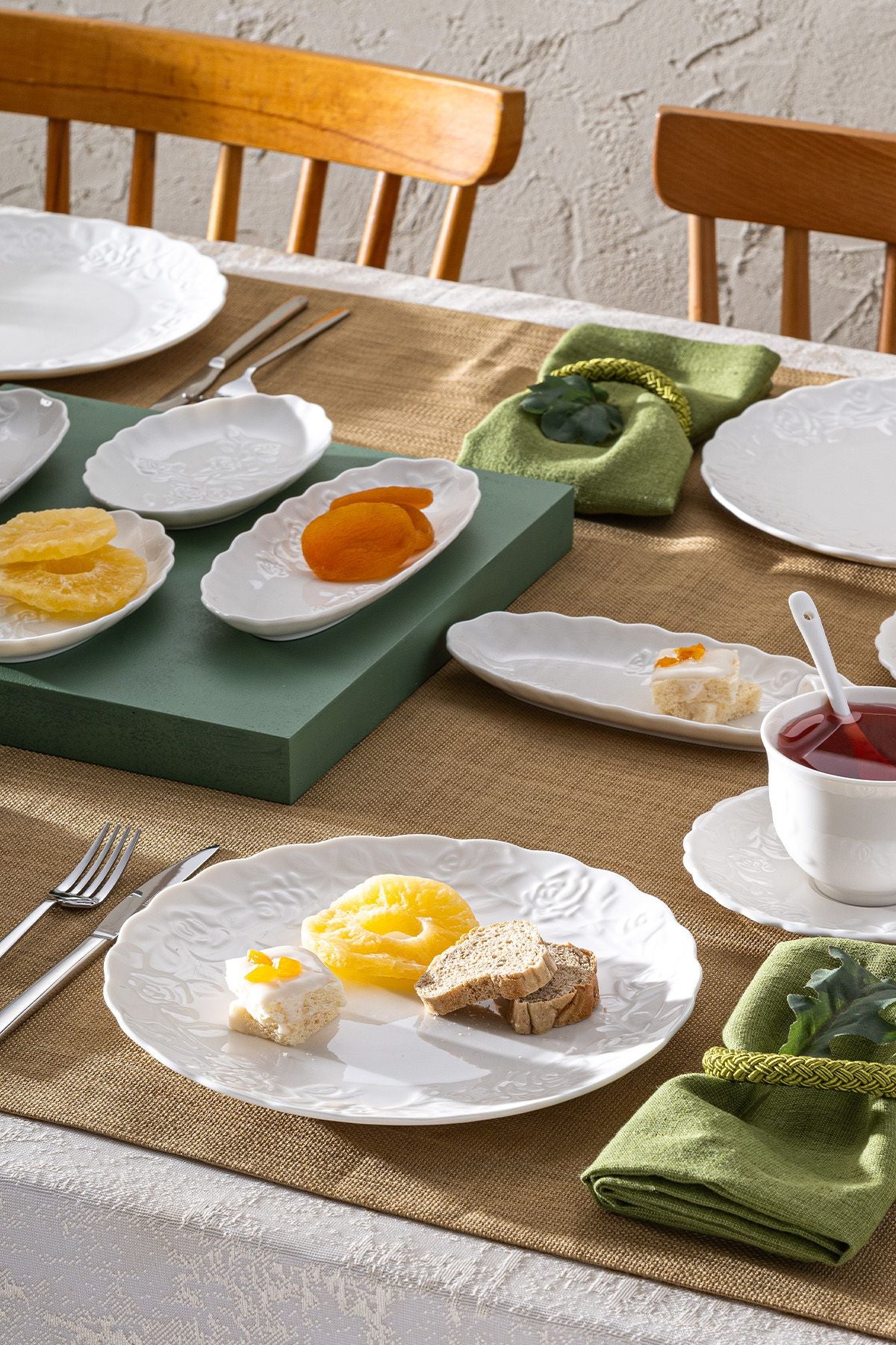 Rosy Porcelain 30 Piece 6 Person Breakfast Set