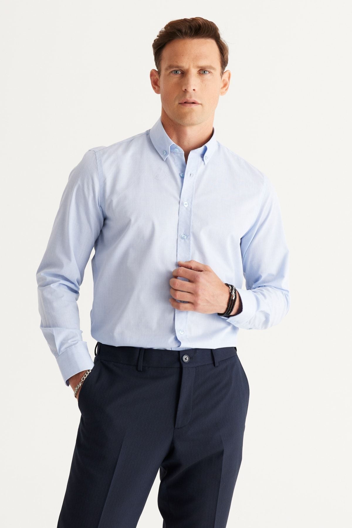 Men's light blue slim fit narrow cut buttoned shirt with collar pattern