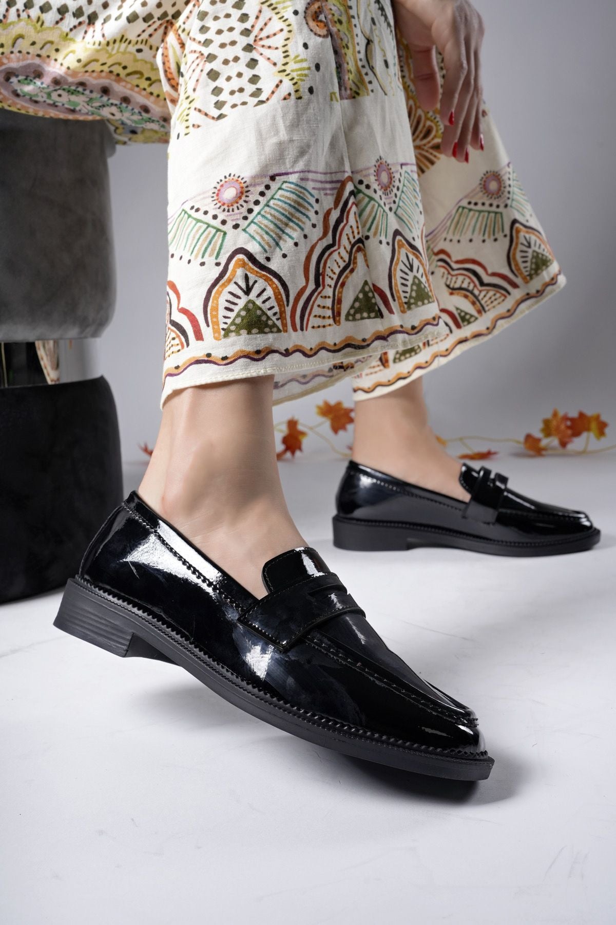 Woman Loafer 0012100 Black wrinkle patent leather