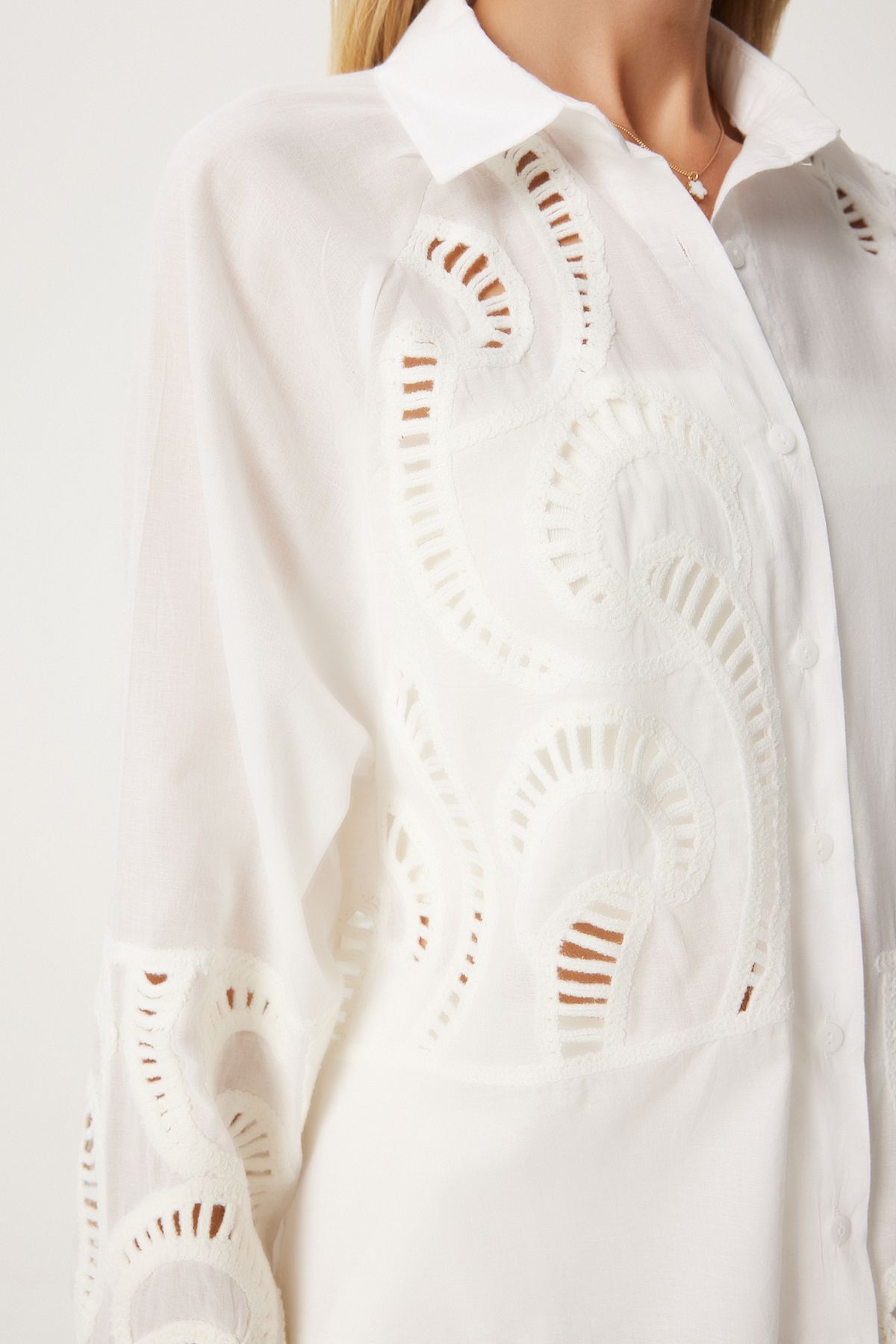 Female Ecru Outlet Lace Embroidered Linen Shirt QS00005